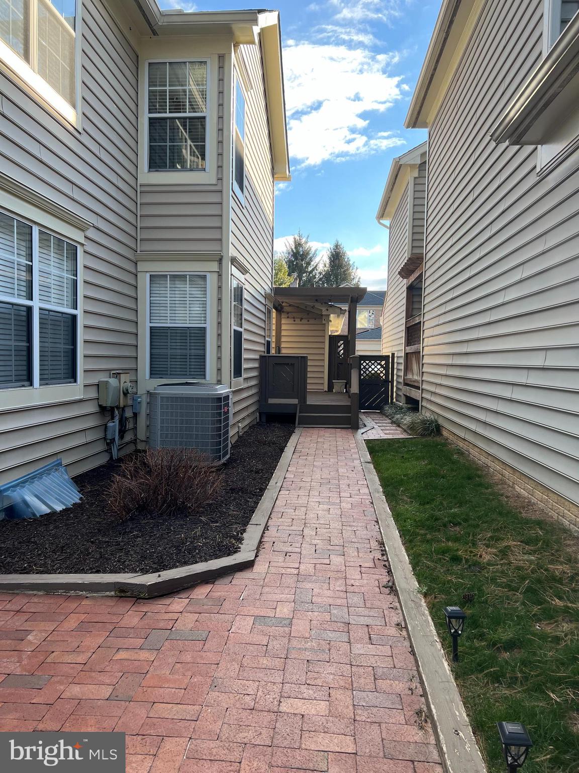 GABLE FIELD - Residential