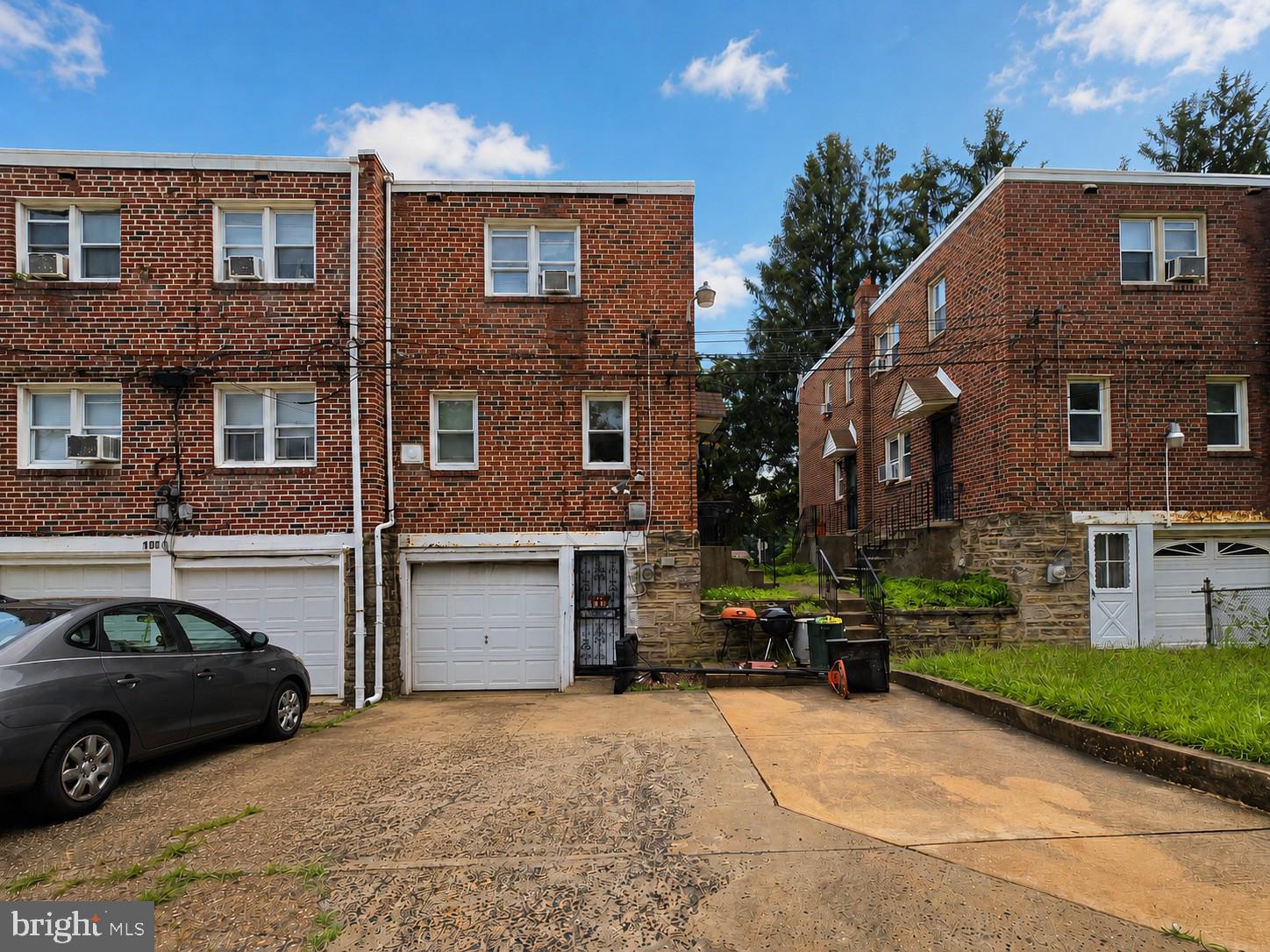 1010 CLIVEDEN STREET E