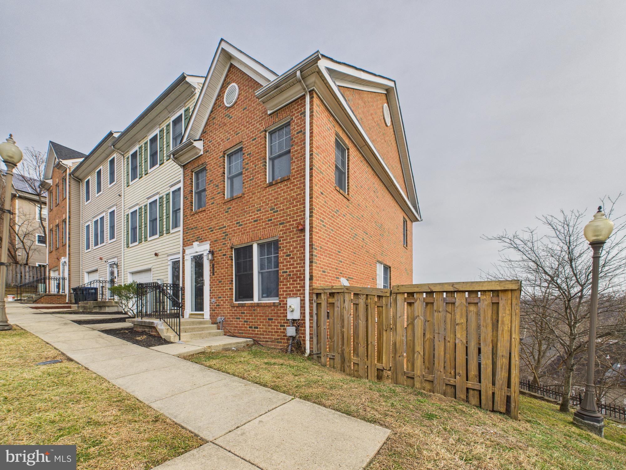 843 MONTERIA COURT SE