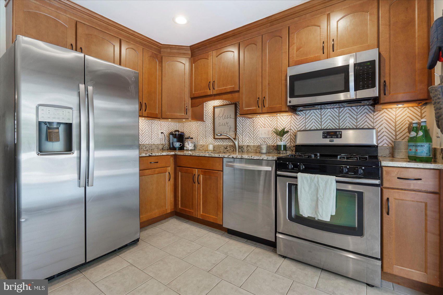 HALLFIELD MANOR - Residential