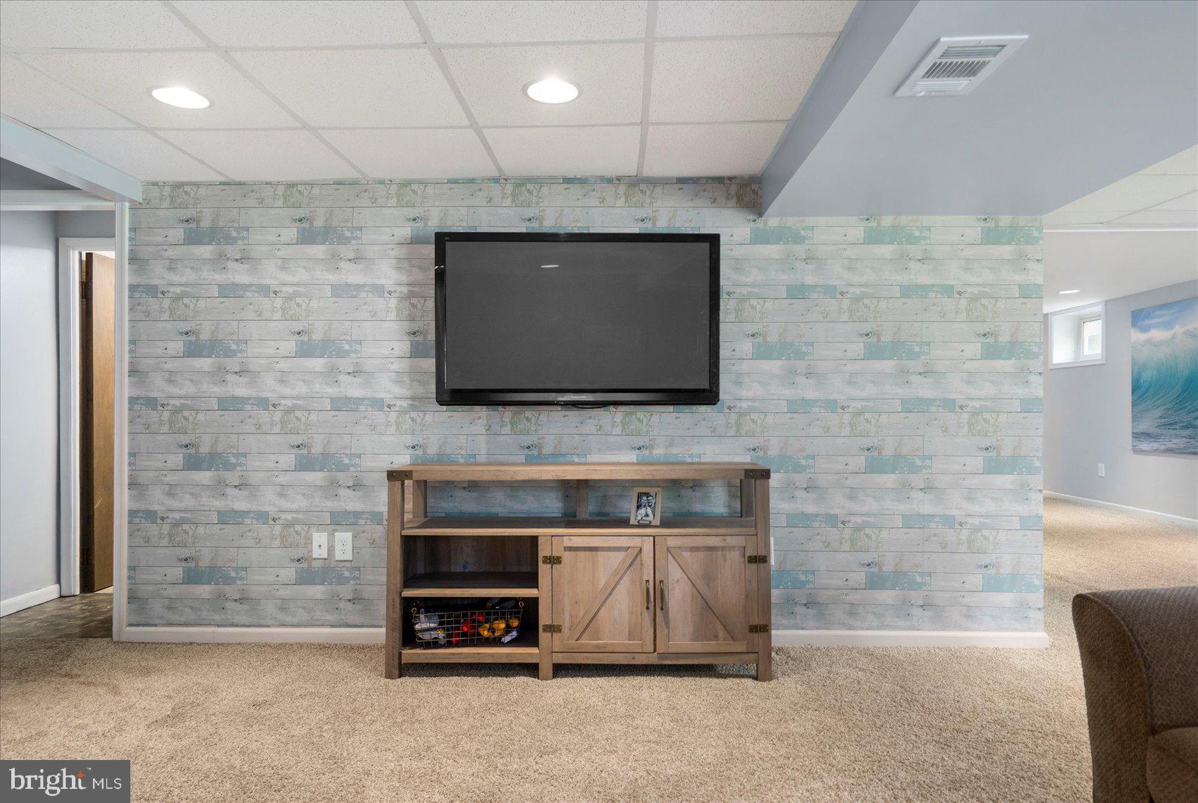 HALLFIELD MANOR - Residential