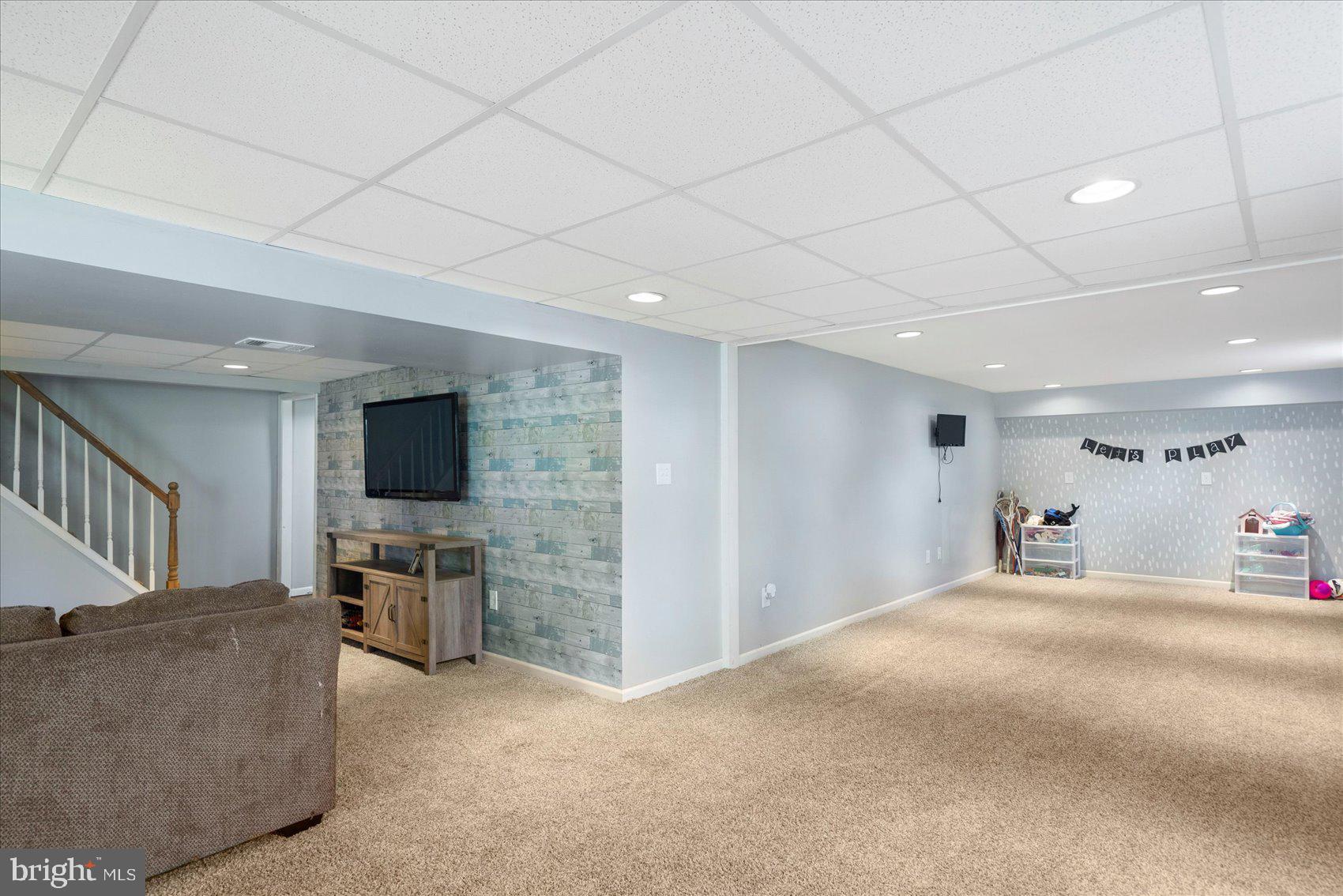 HALLFIELD MANOR - Residential