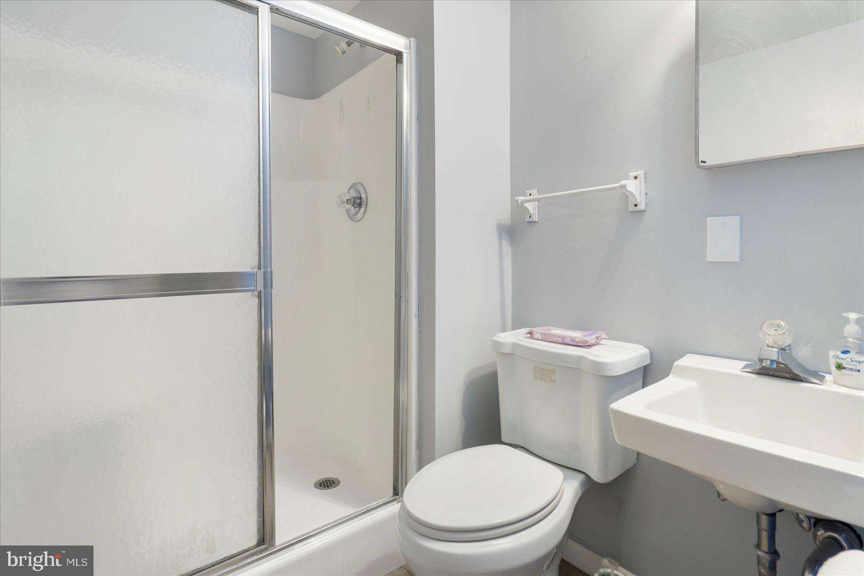 HALLFIELD MANOR - Residential