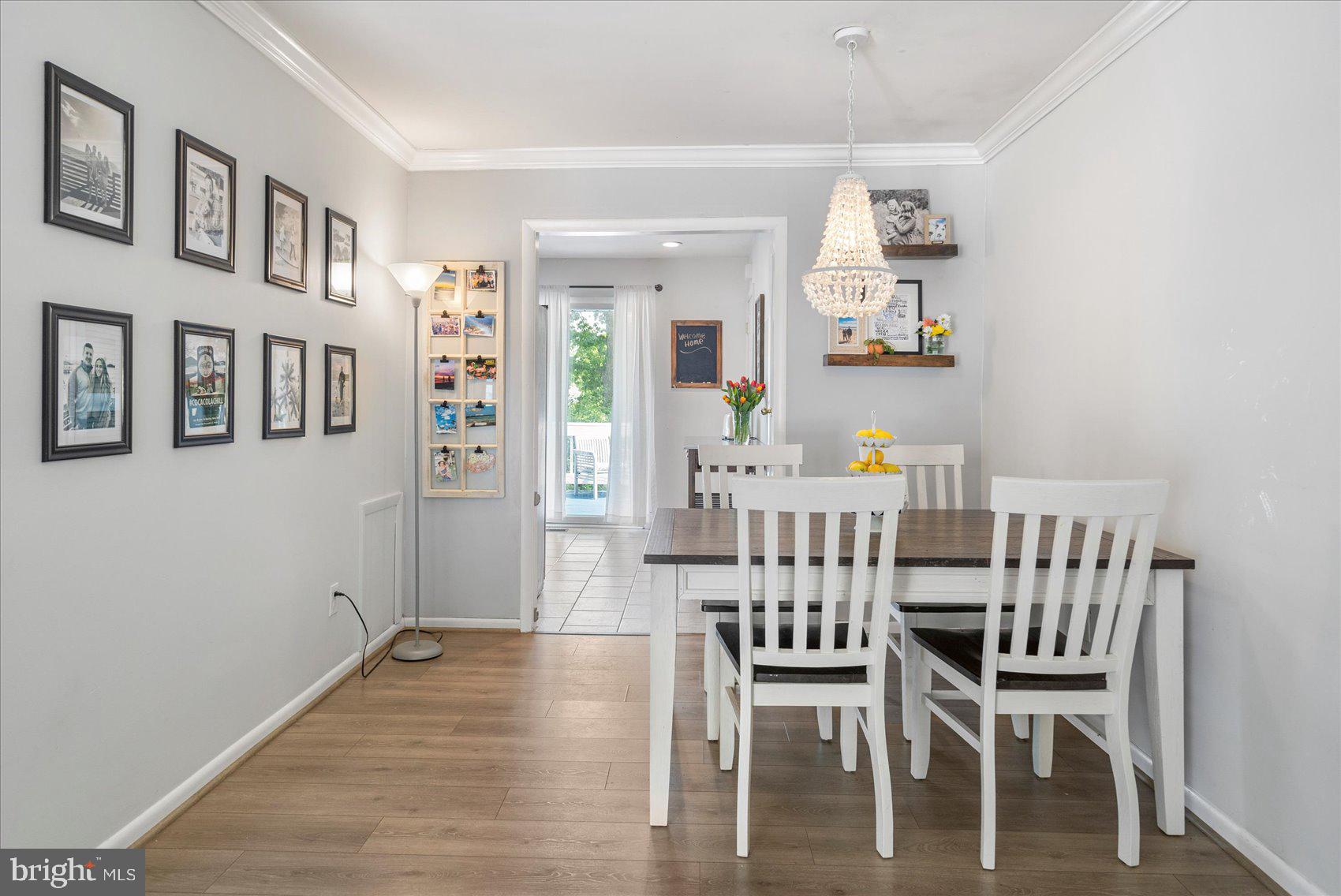 HALLFIELD MANOR - Residential