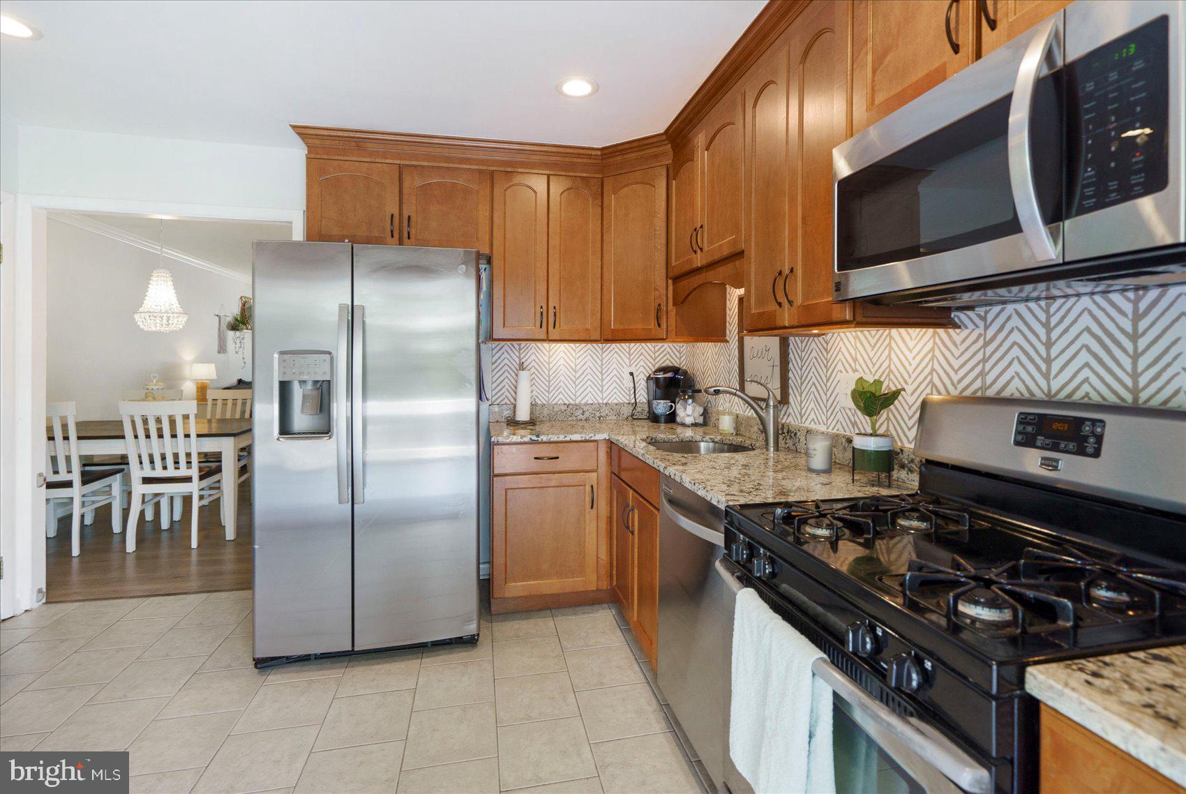 HALLFIELD MANOR - Residential