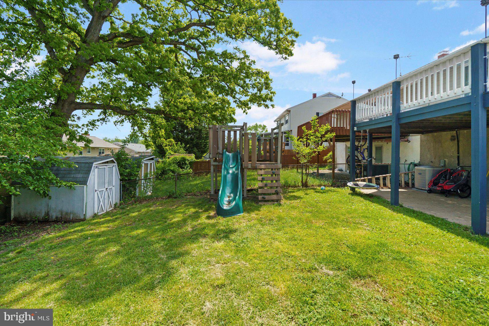 HALLFIELD MANOR - Residential