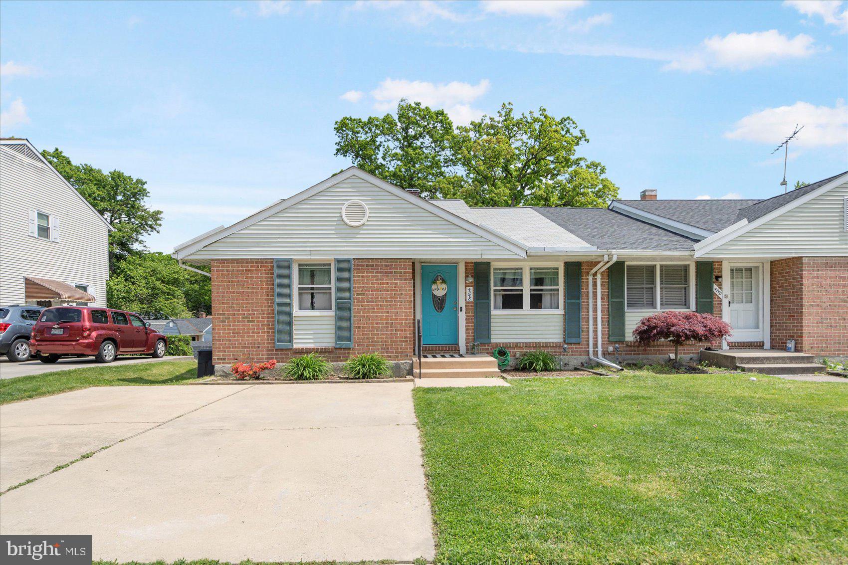 HALLFIELD MANOR - Residential