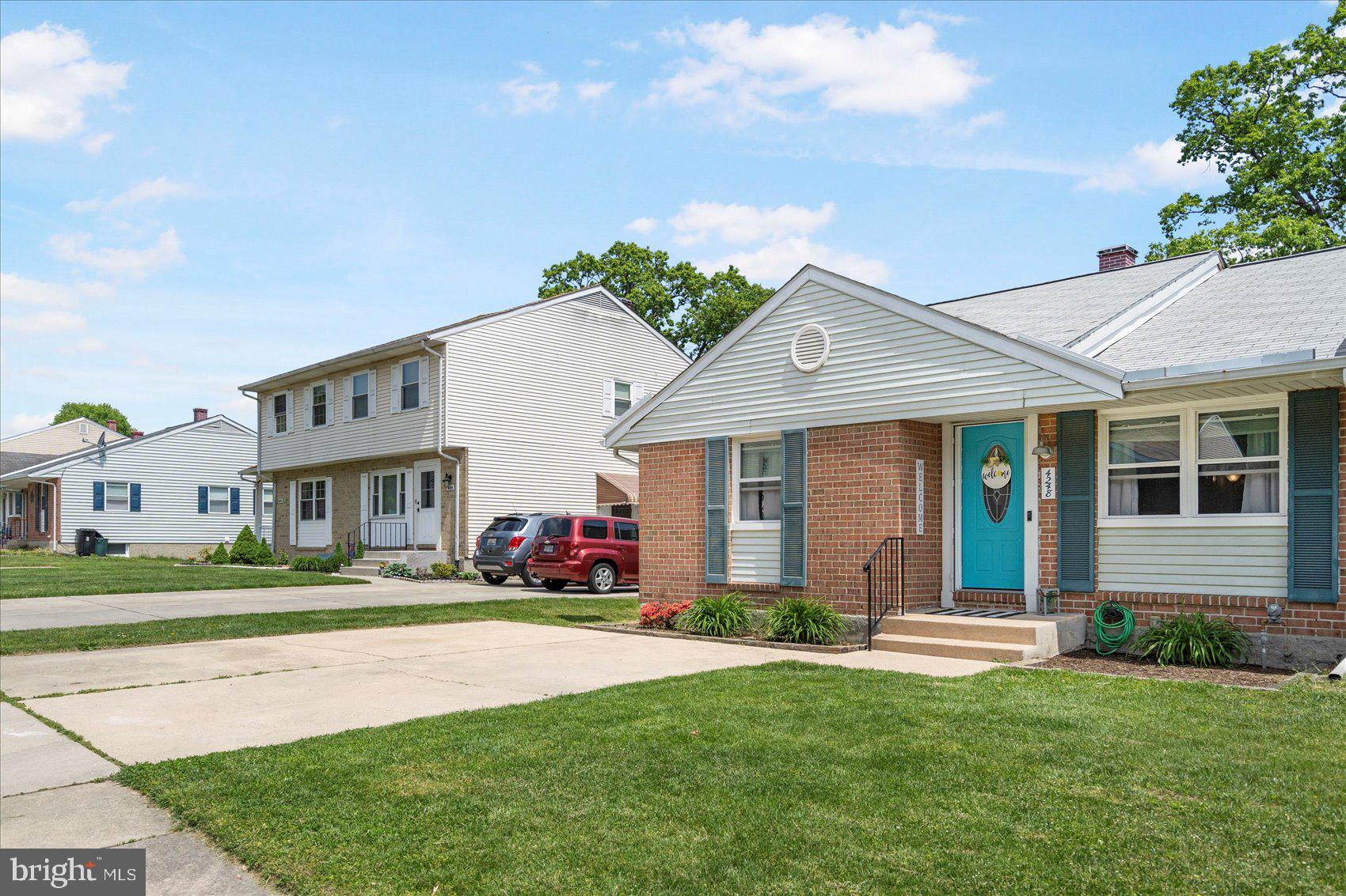 HALLFIELD MANOR - Residential