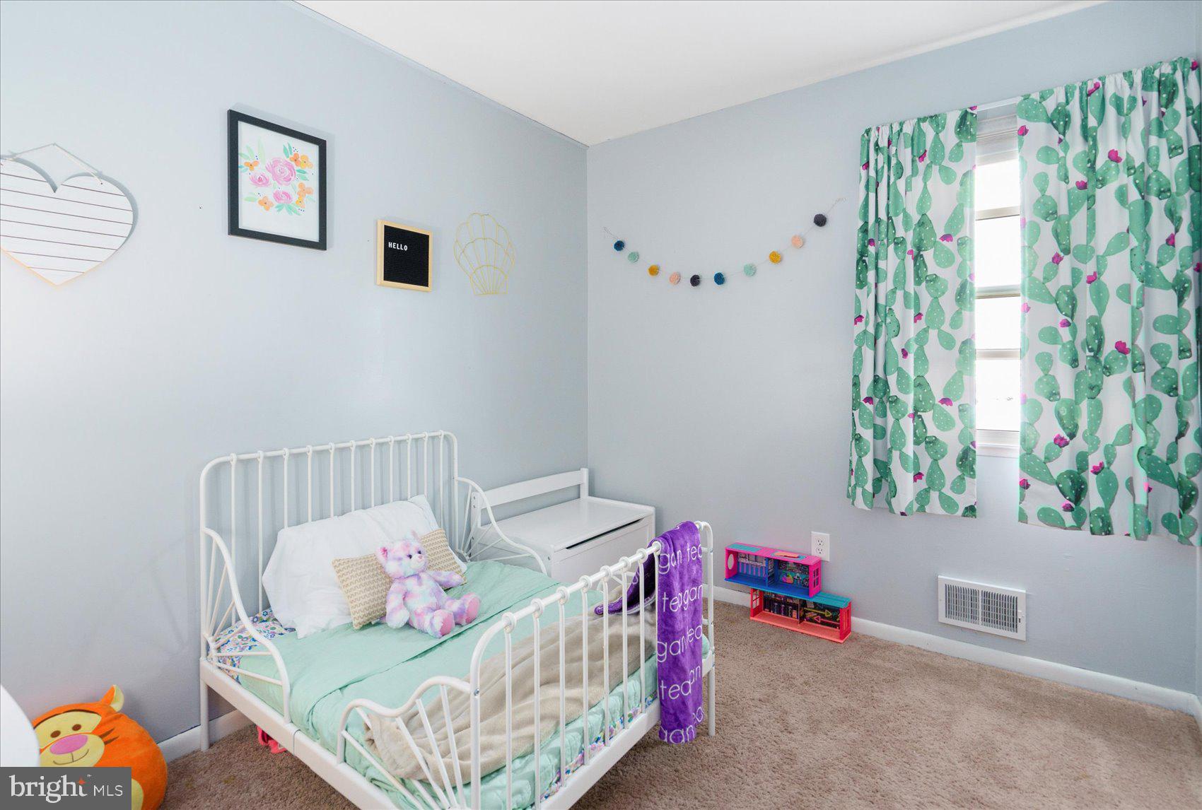 HALLFIELD MANOR - Residential