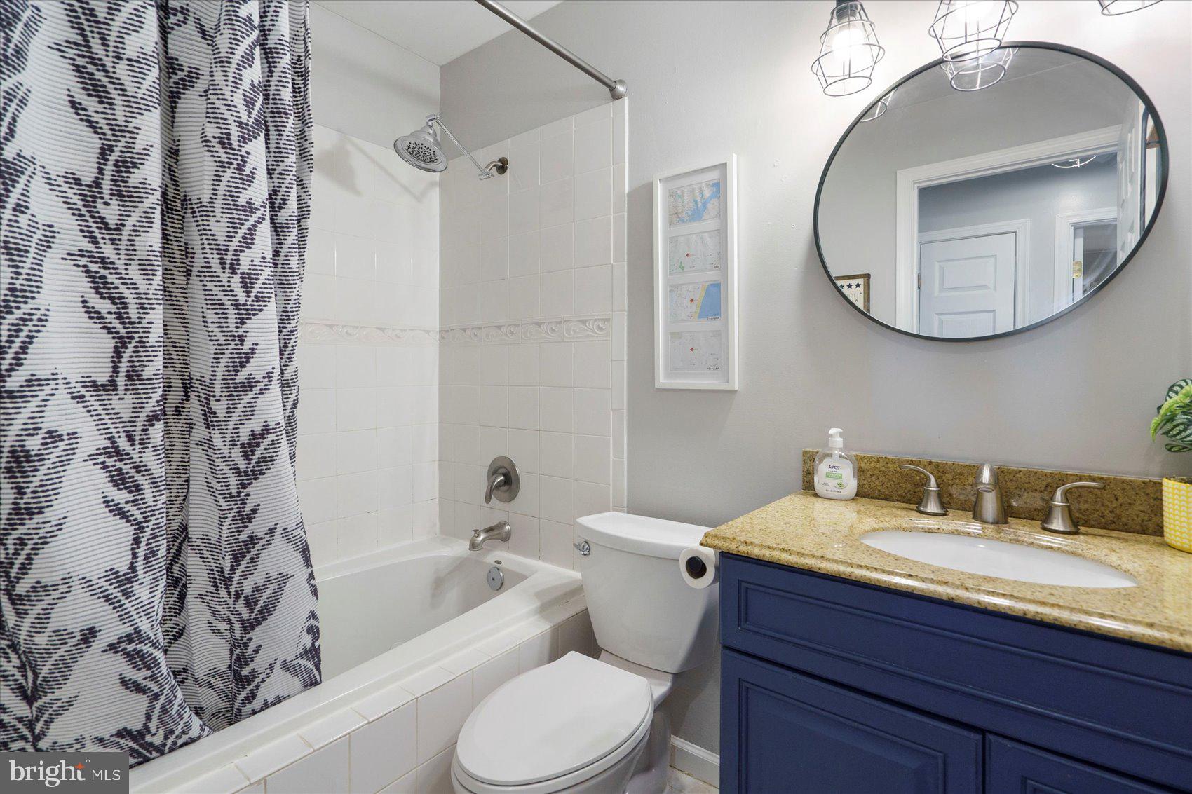 HALLFIELD MANOR - Residential