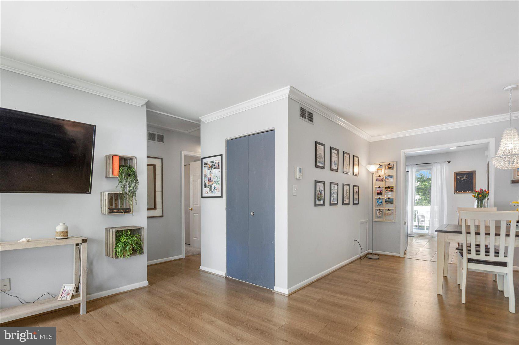 HALLFIELD MANOR - Residential