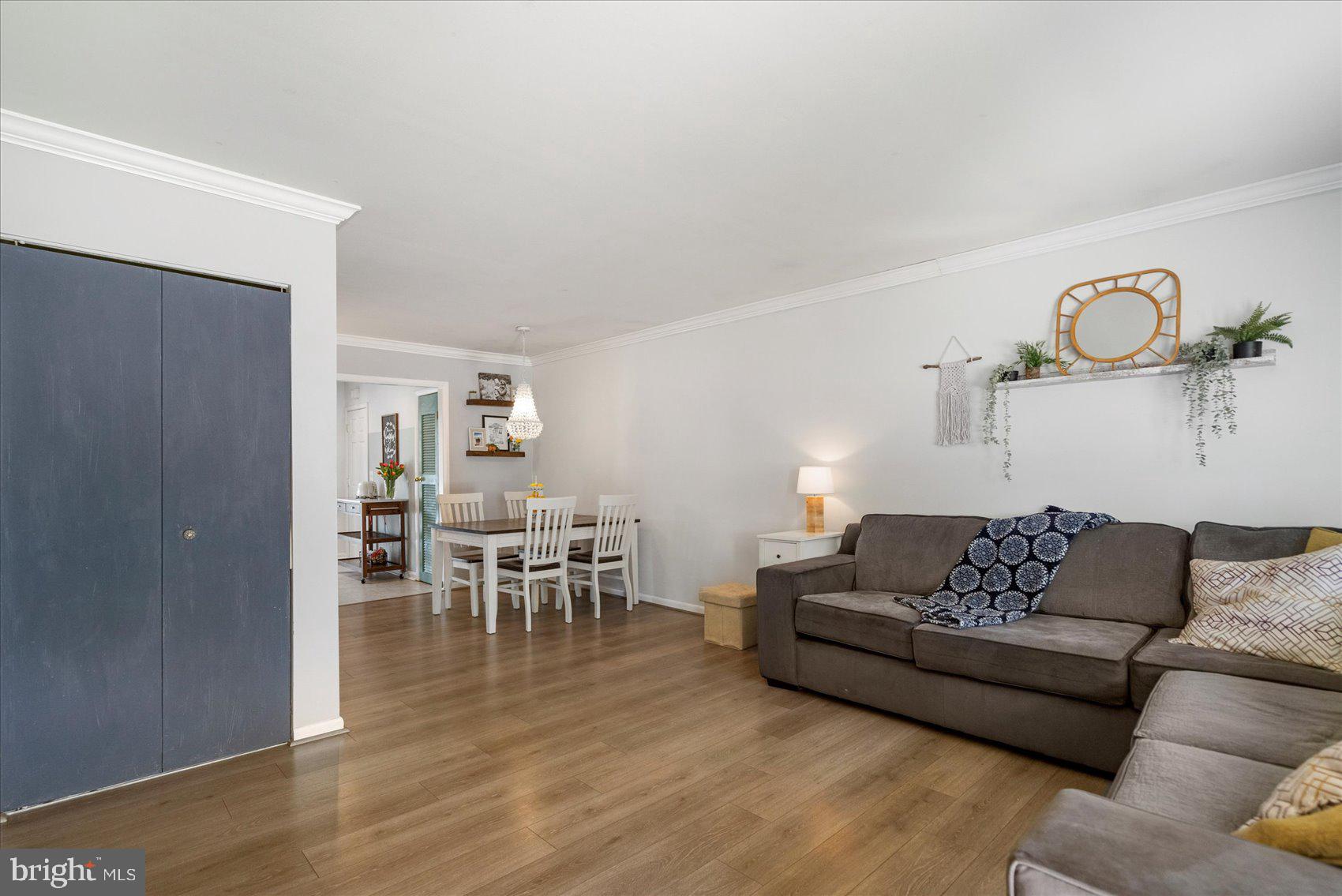 HALLFIELD MANOR - Residential