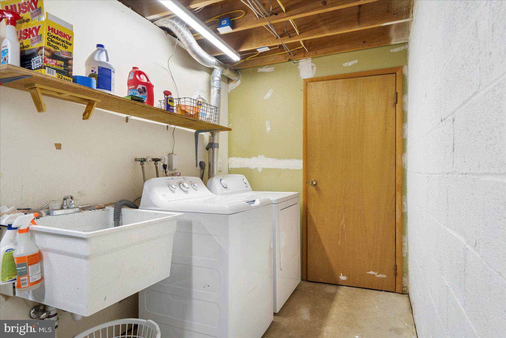 HALLFIELD MANOR - Residential