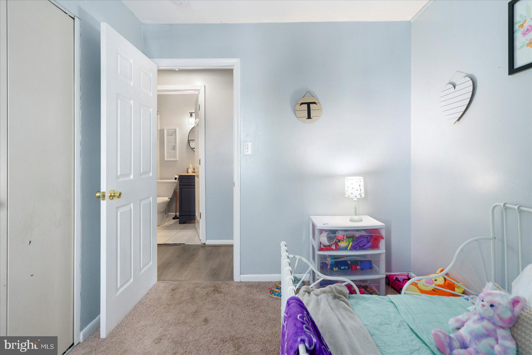 HALLFIELD MANOR - Residential