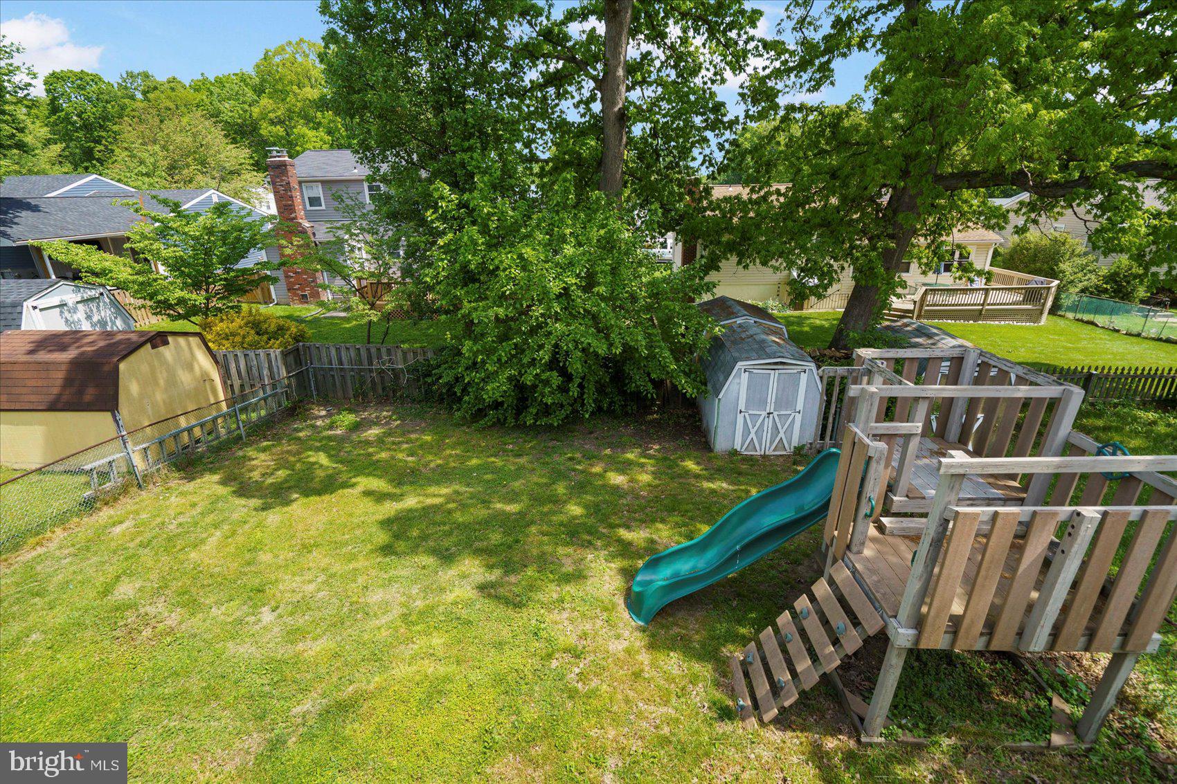 HALLFIELD MANOR - Residential