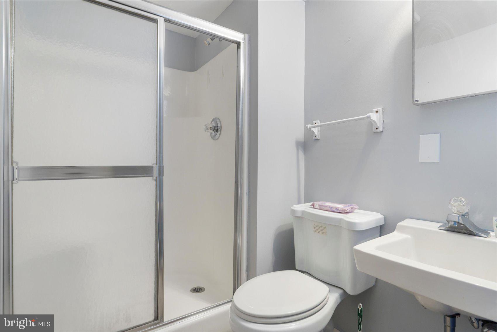 HALLFIELD MANOR - Residential