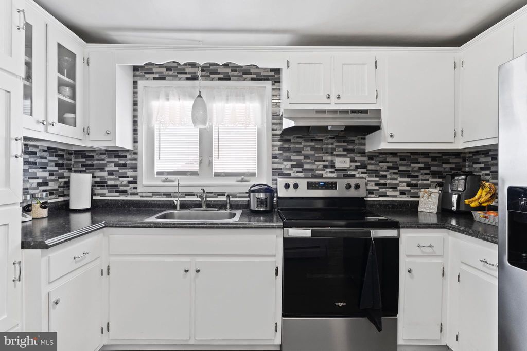 Photo of 208 Airport Road, SELINSGROVE, PA 17870 (MLS # PASY2002710)