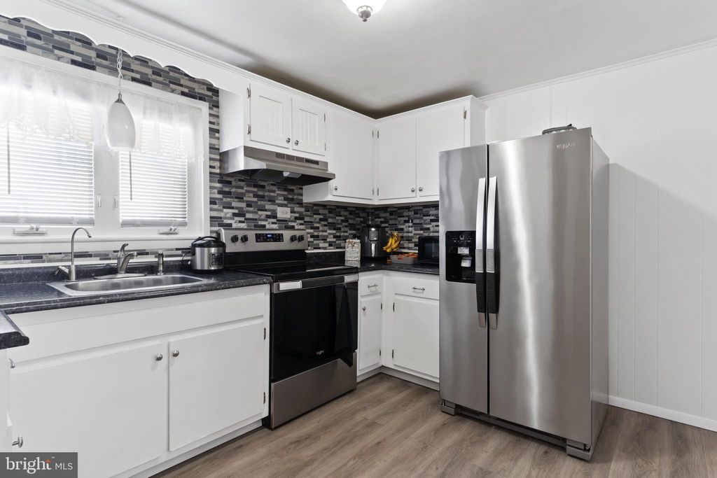 Photo of 208 Airport Road, SELINSGROVE, PA 17870 (MLS # PASY2002710)