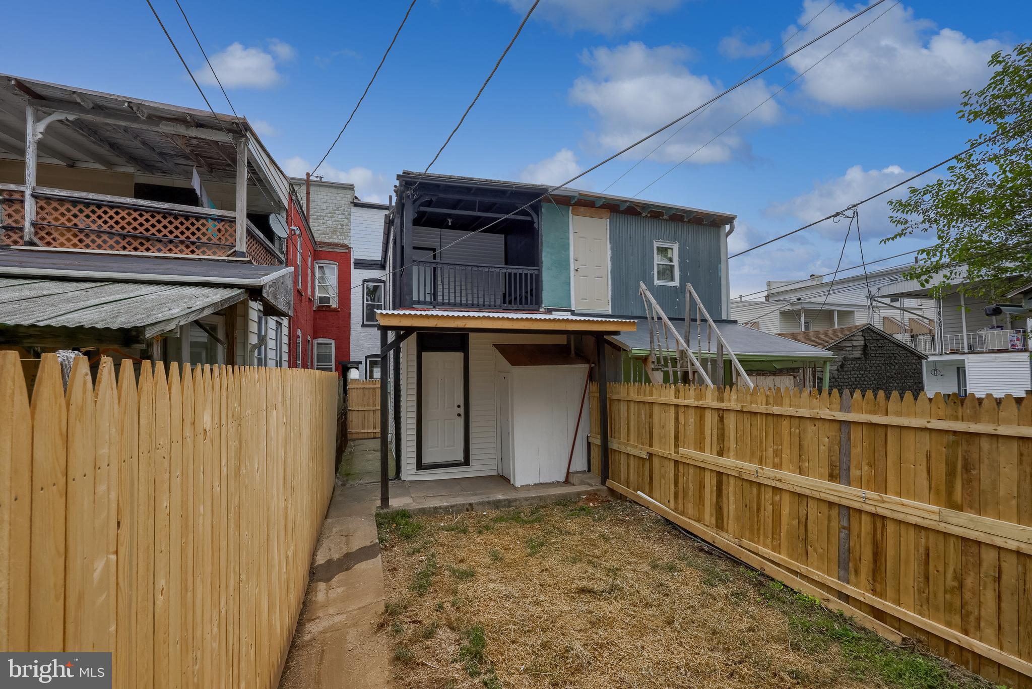814 PEAR STREET