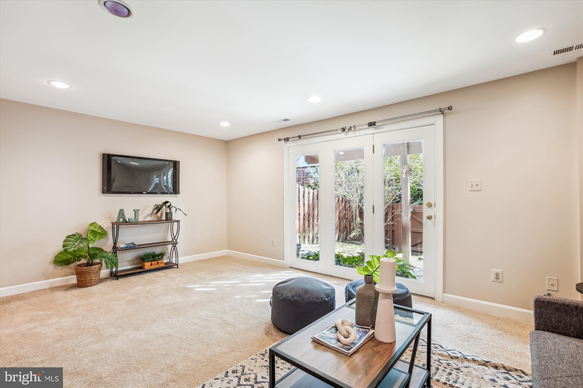 LINCOLNIA MEWS - Residential