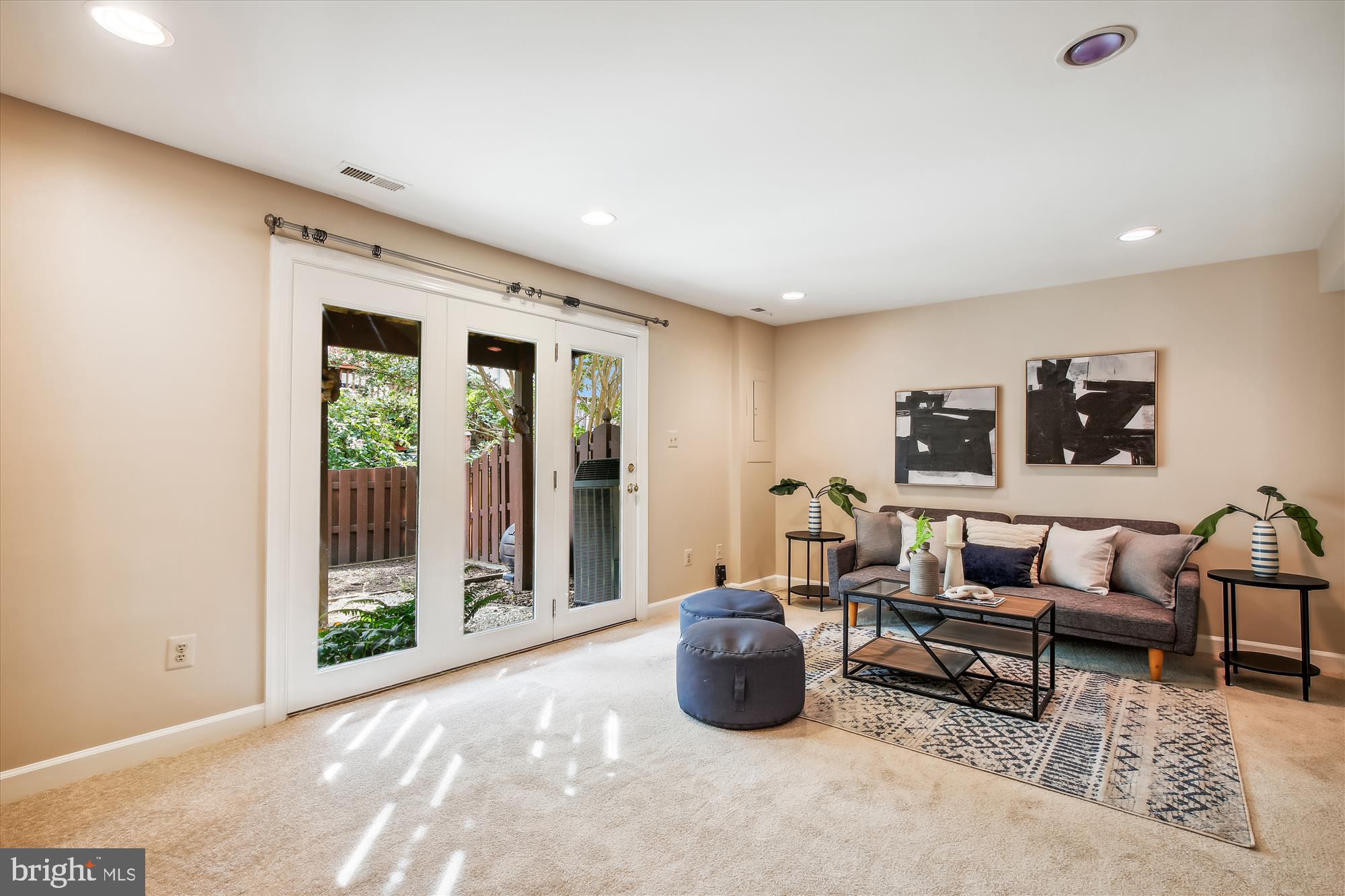 LINCOLNIA MEWS - Residential