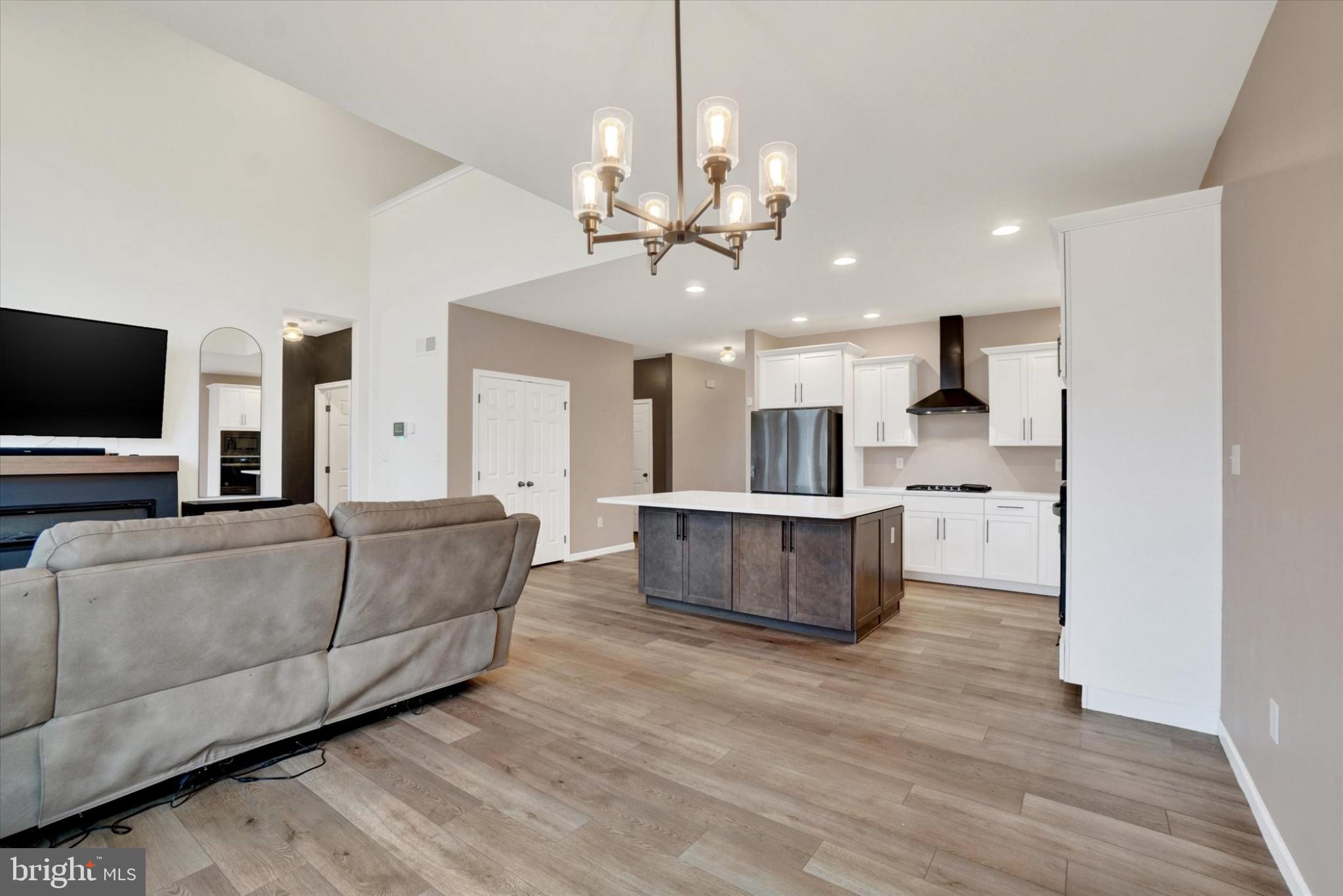 ROLLING MEADOWS - Residential