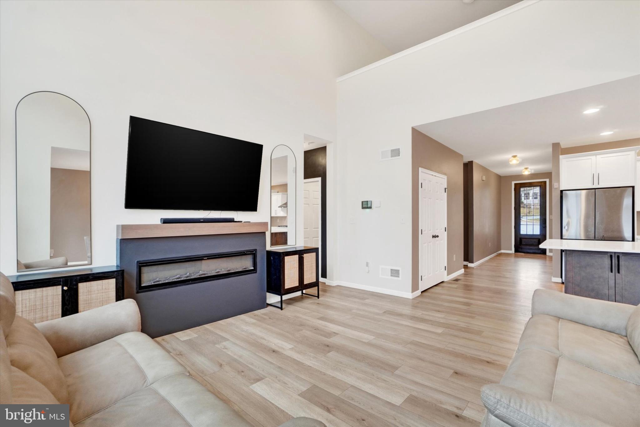 ROLLING MEADOWS - Residential