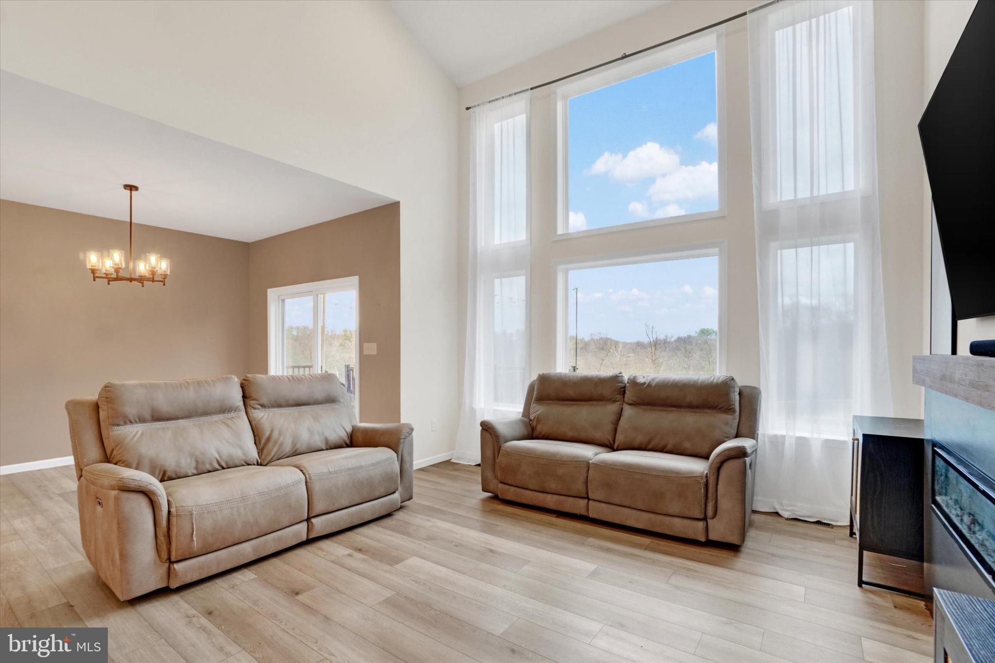 ROLLING MEADOWS - Residential