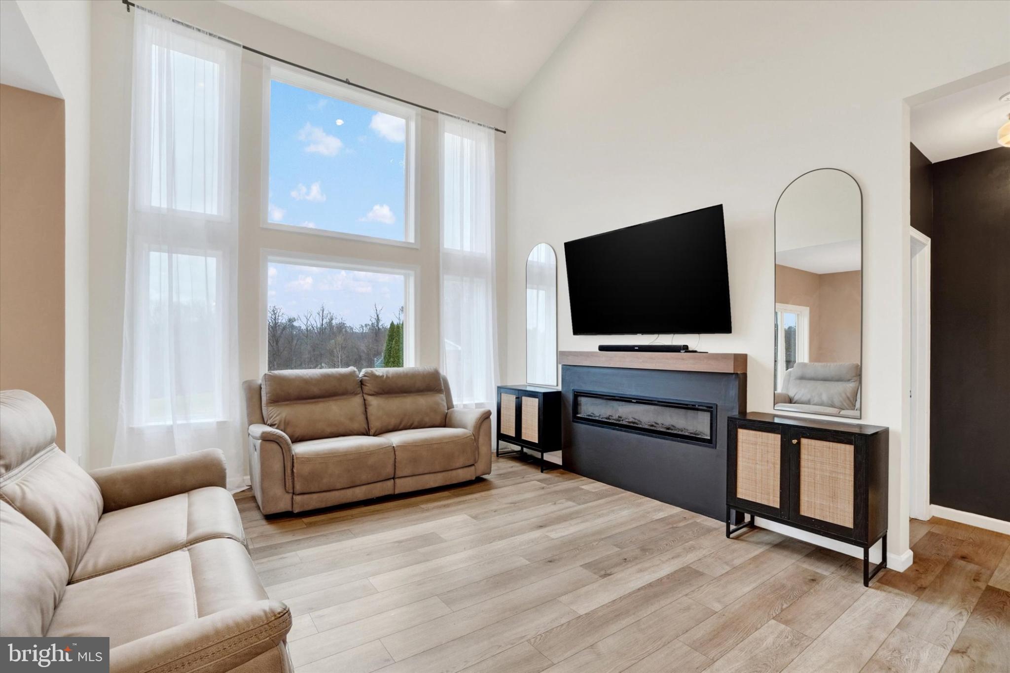 ROLLING MEADOWS - Residential