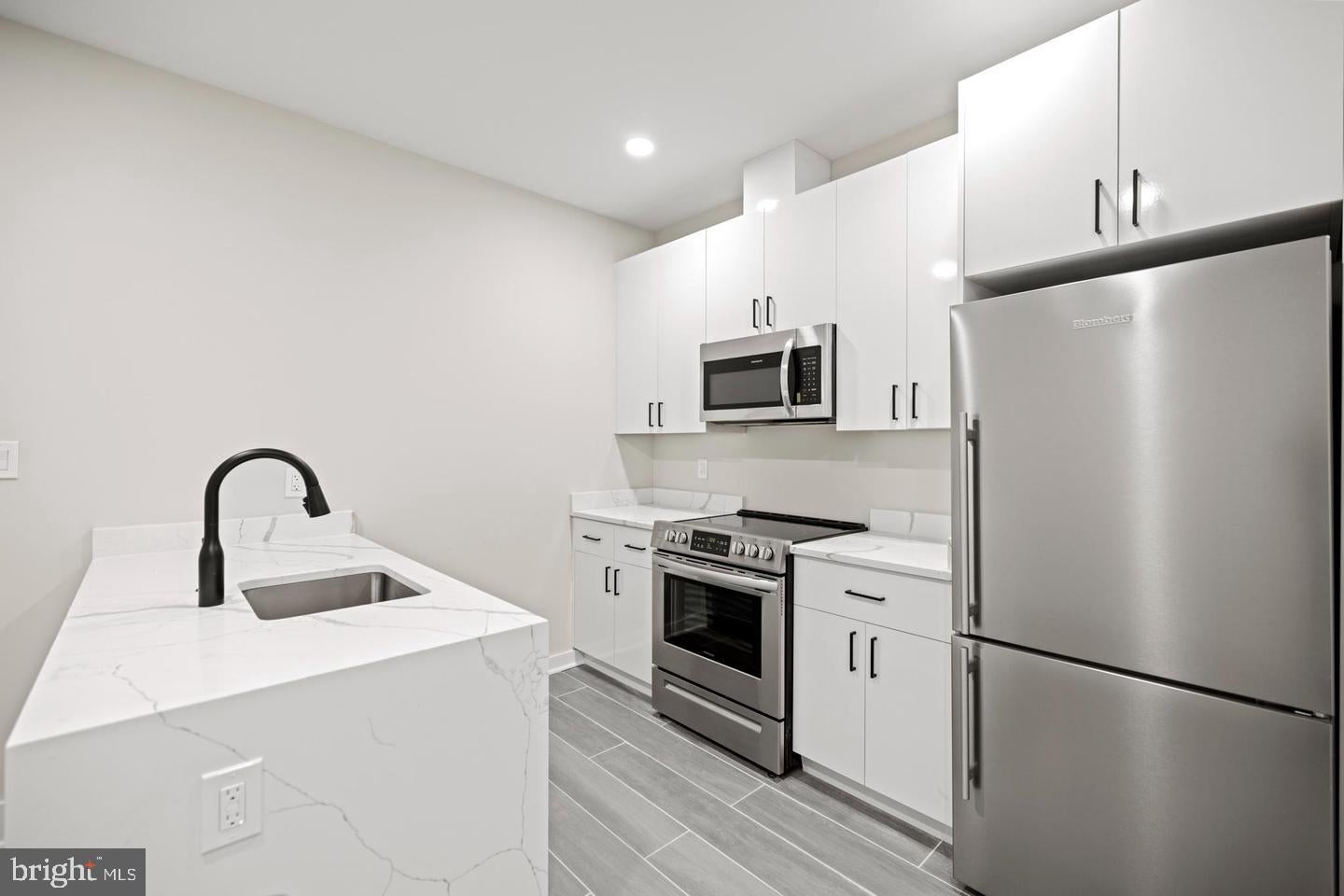 824 18TH STREET NE 002