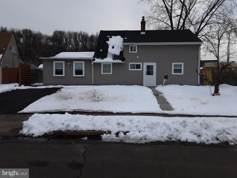 12 RING LANE LEVITTOWN PA 19055