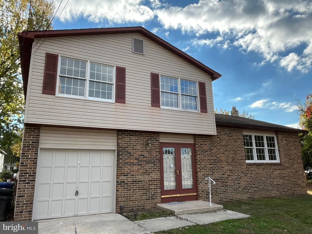 Photo of 600 Cedar Street, RIVERTON, NJ 08077 (MLS # NJBL2095804)