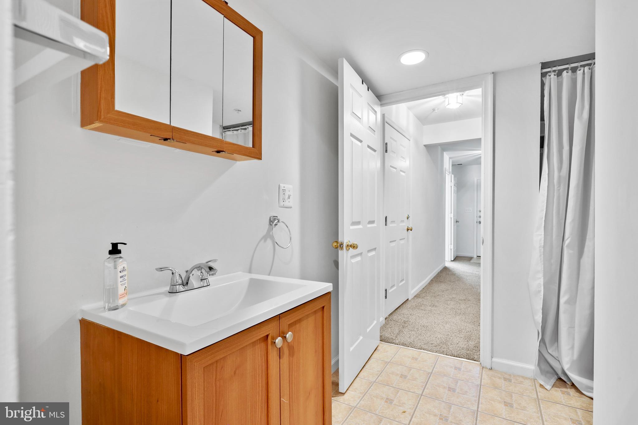 BELVEDERE SQUARE - Residential Income