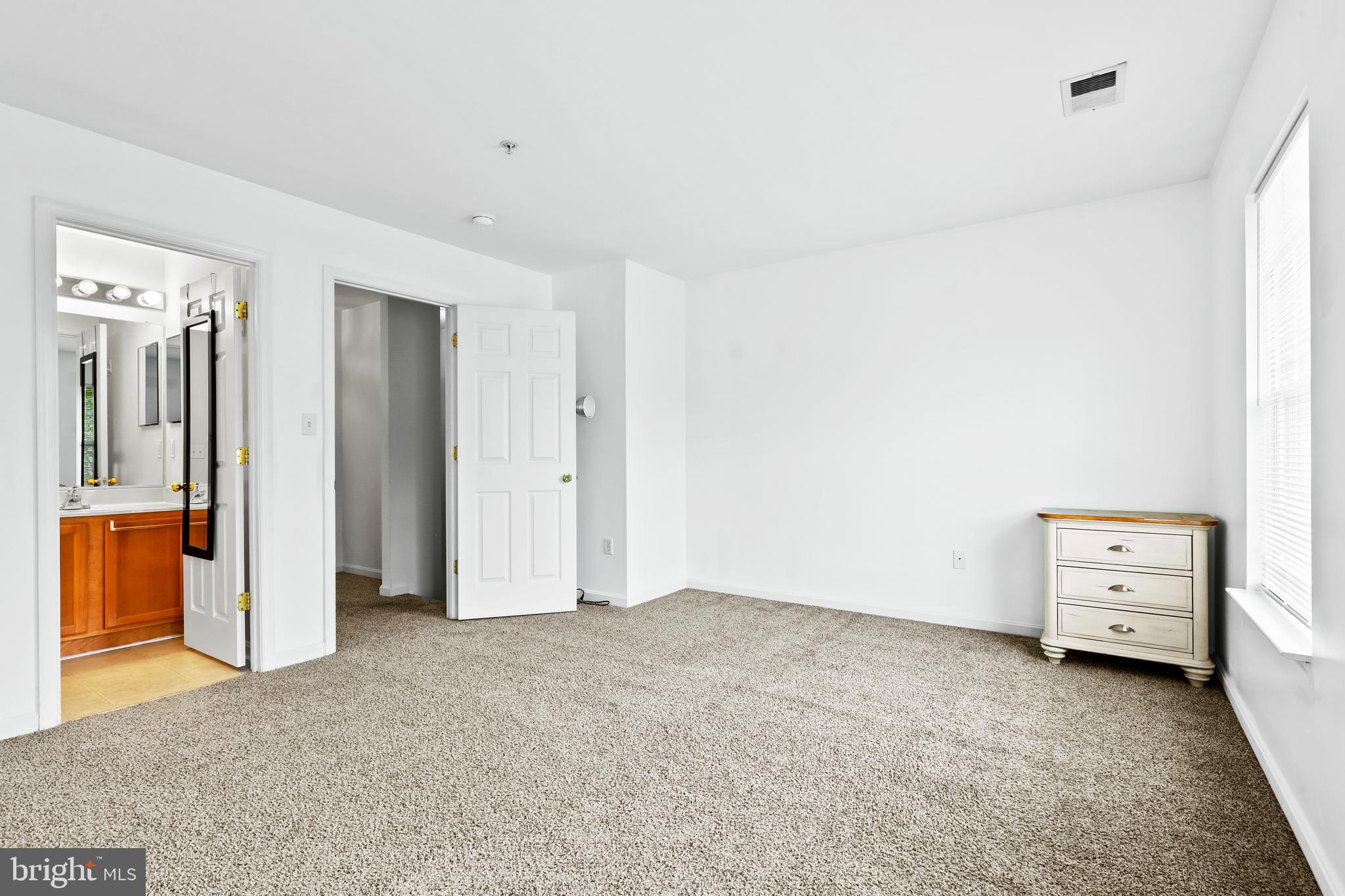 BELVEDERE SQUARE - Residential Income
