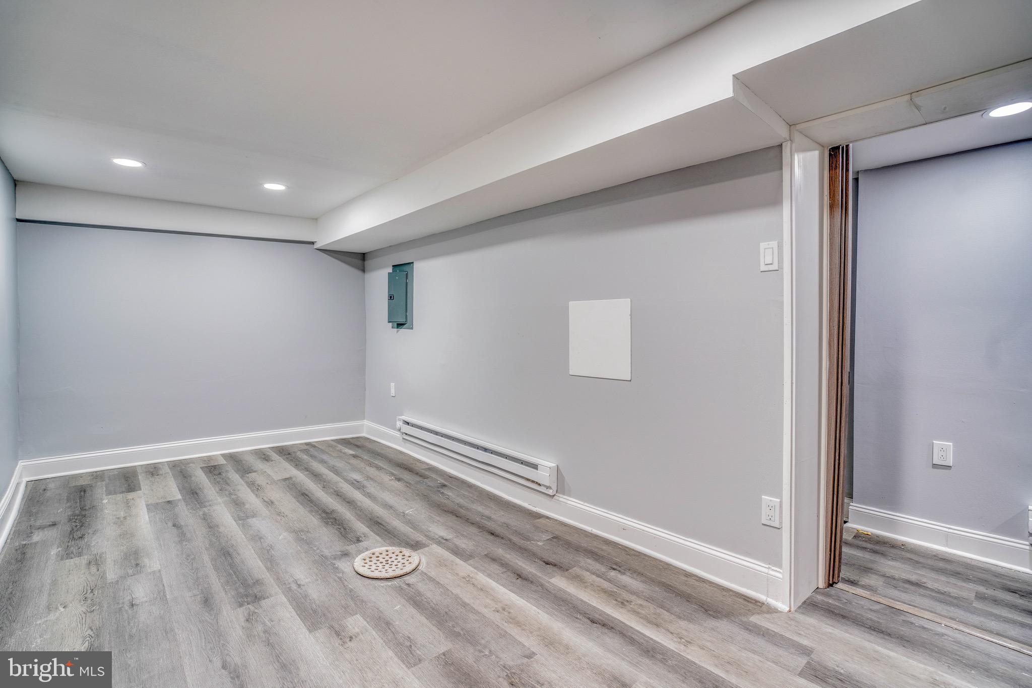 OXFORD CIRCLE - Residential