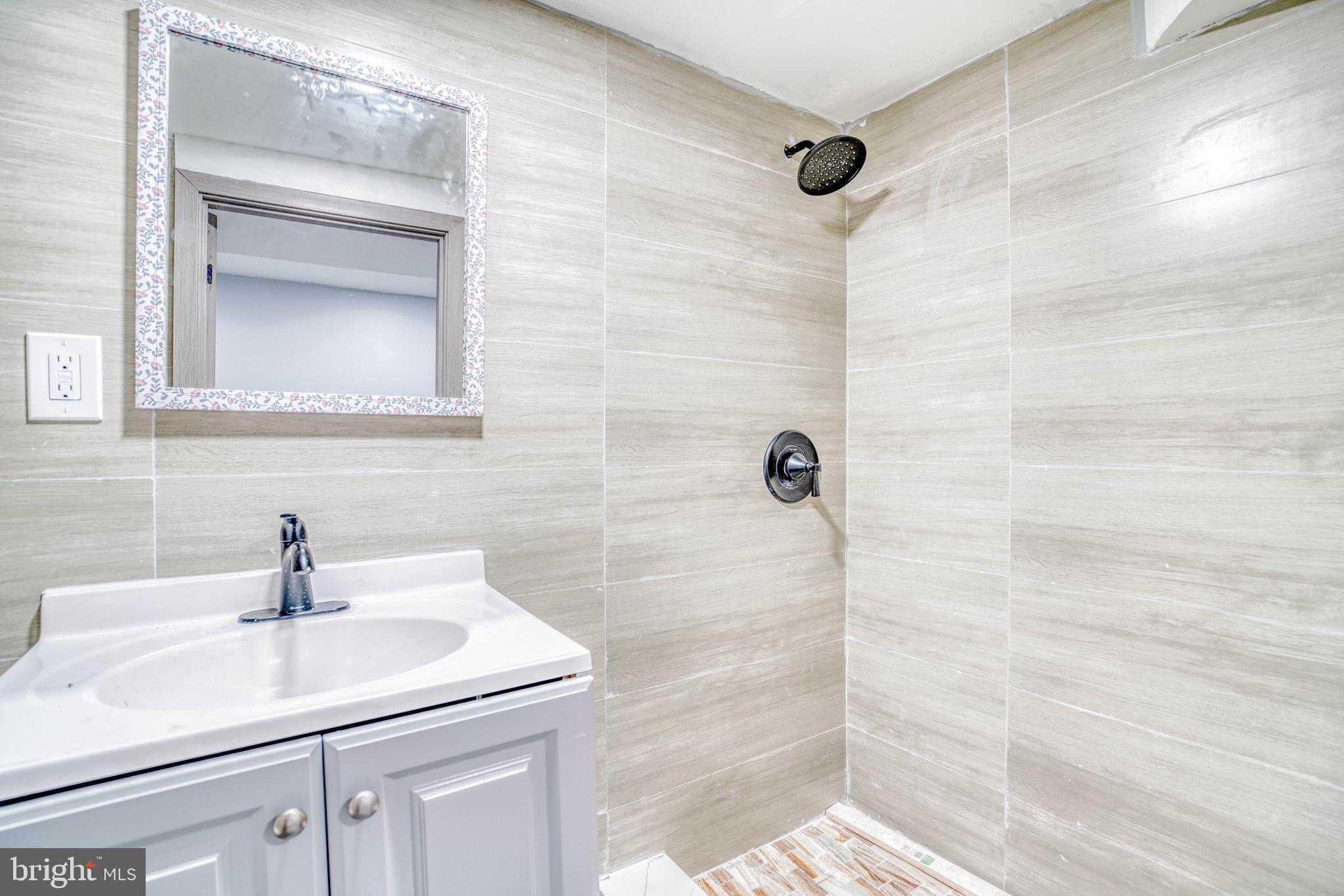 OXFORD CIRCLE - Residential