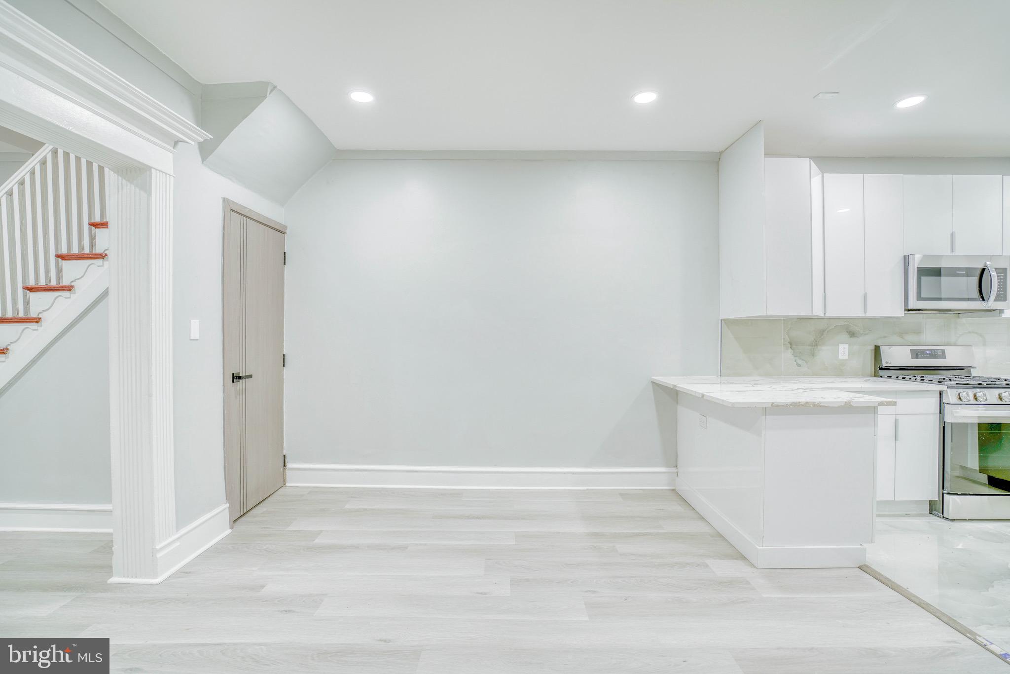 OXFORD CIRCLE - Residential