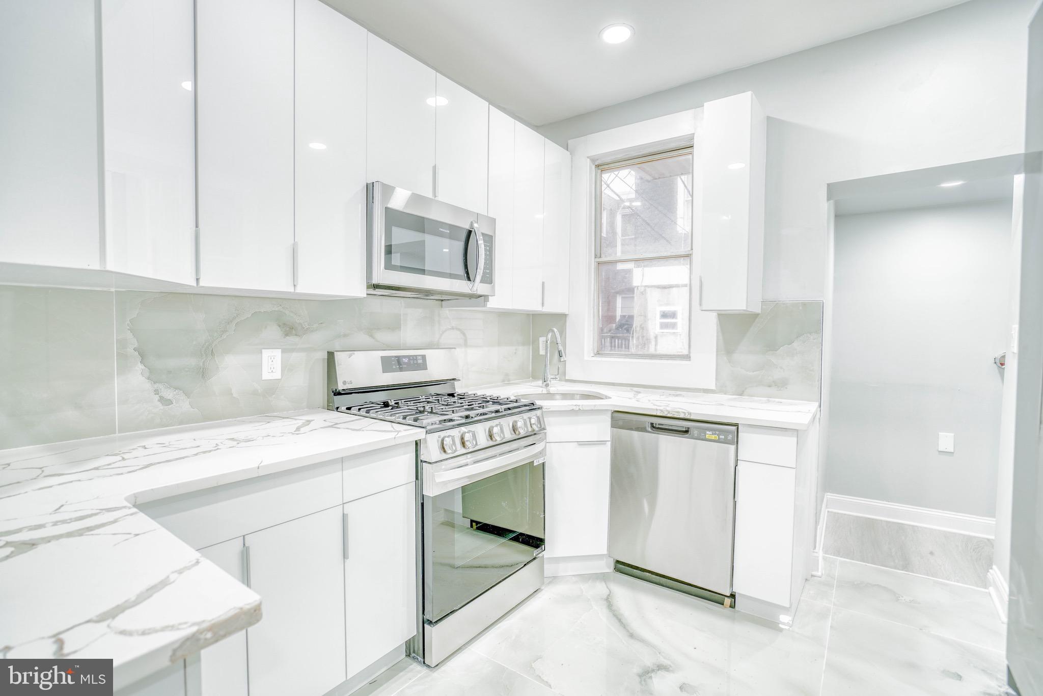 OXFORD CIRCLE - Residential