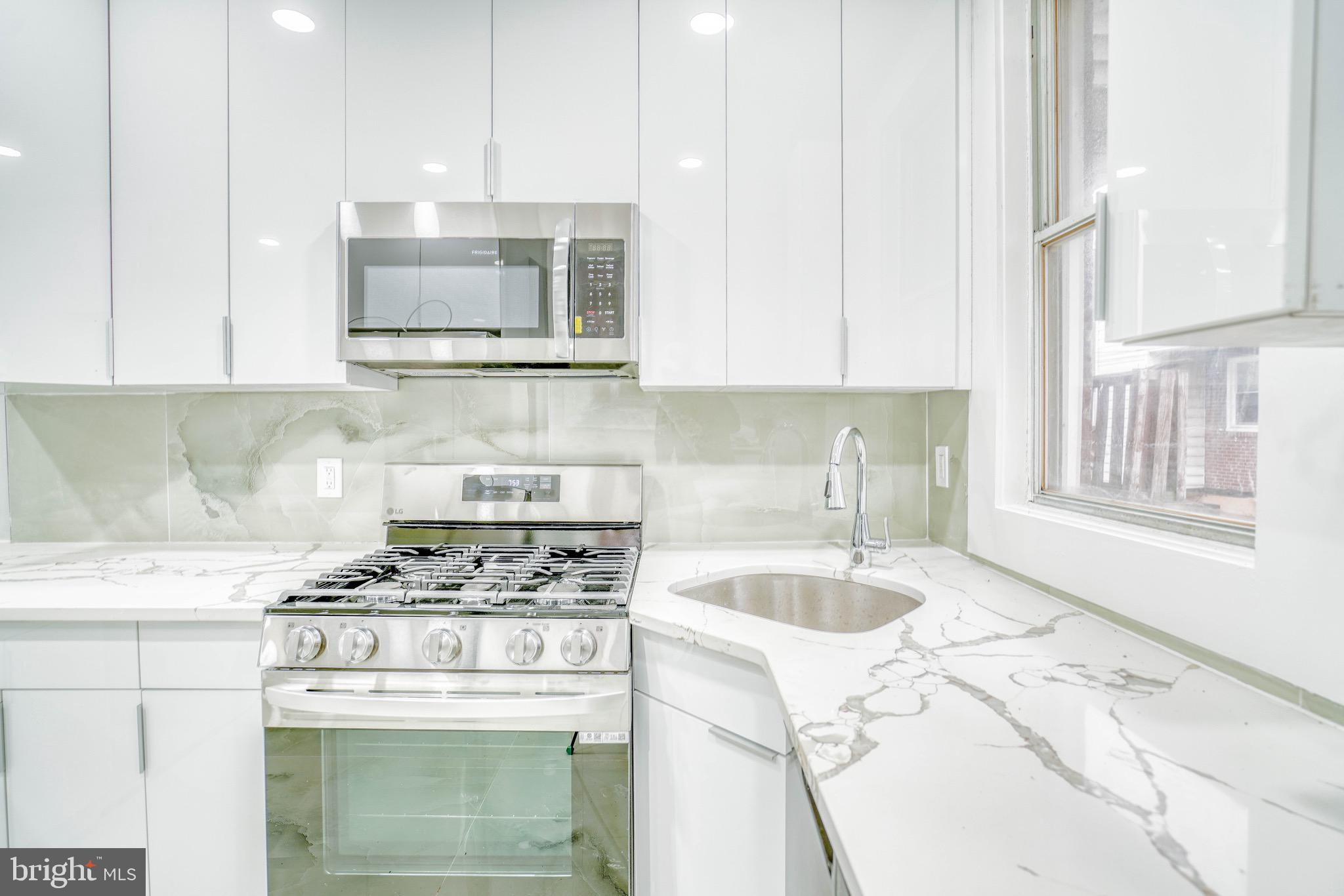 OXFORD CIRCLE - Residential