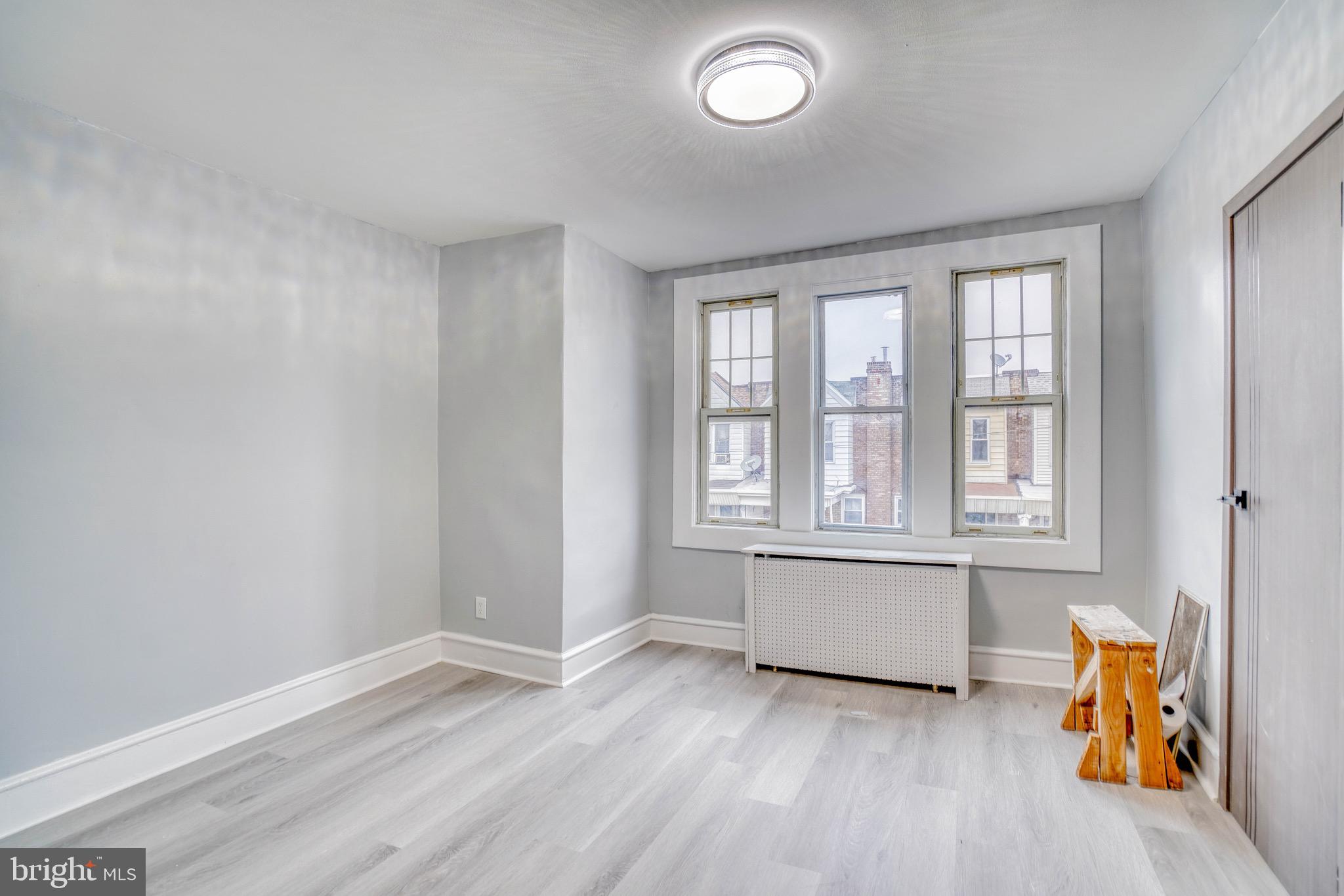 OXFORD CIRCLE - Residential