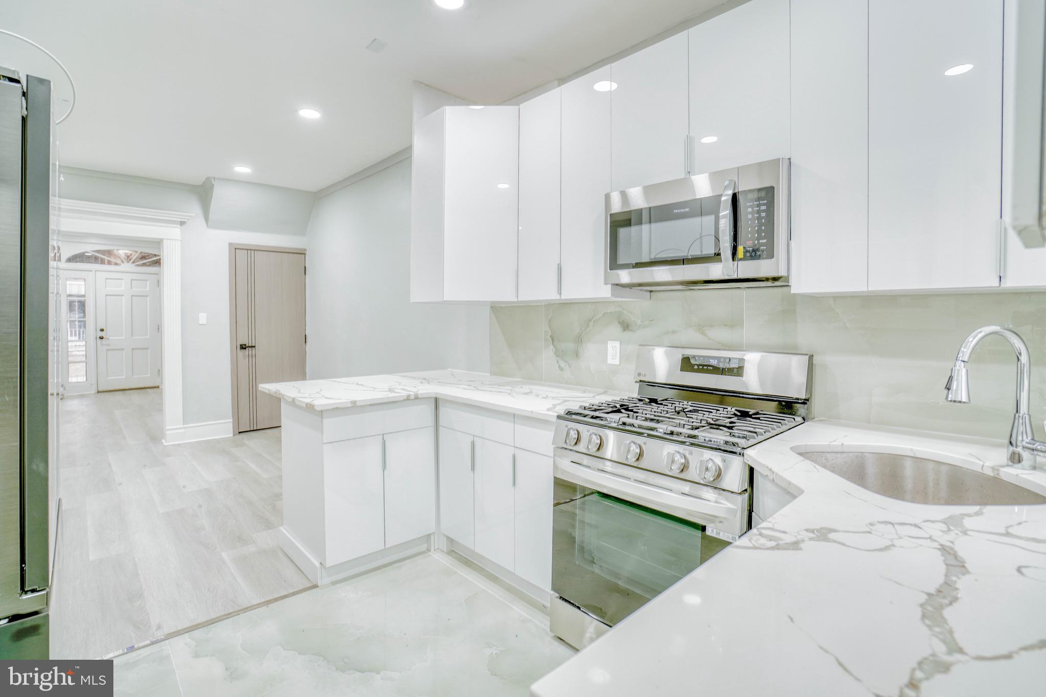 OXFORD CIRCLE - Residential