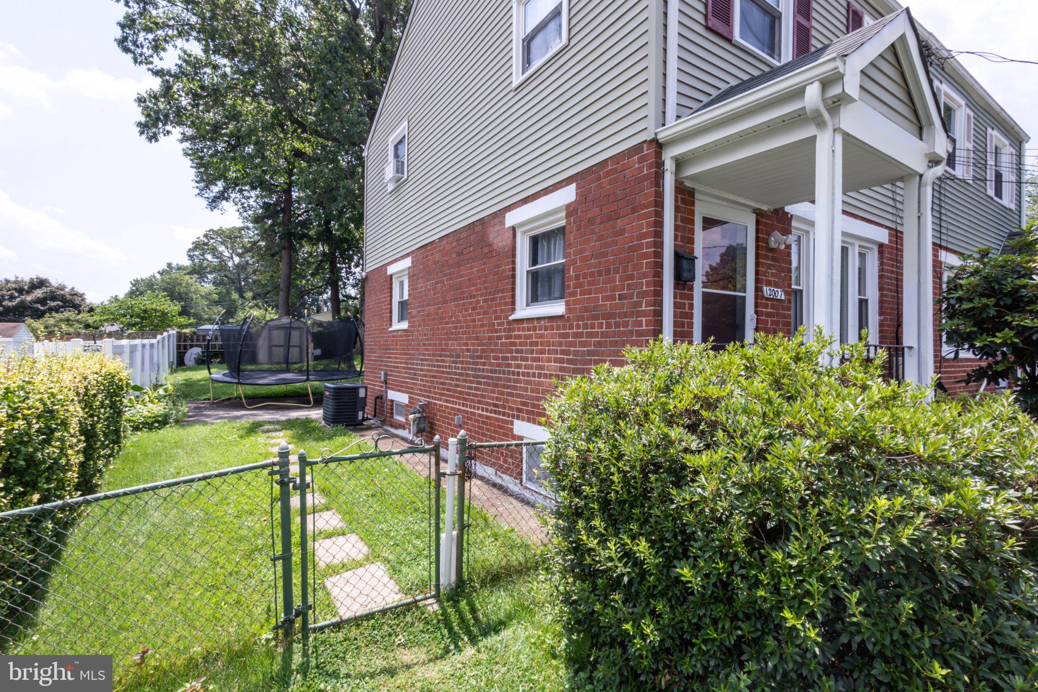 12007 LIVINGSTON STREET