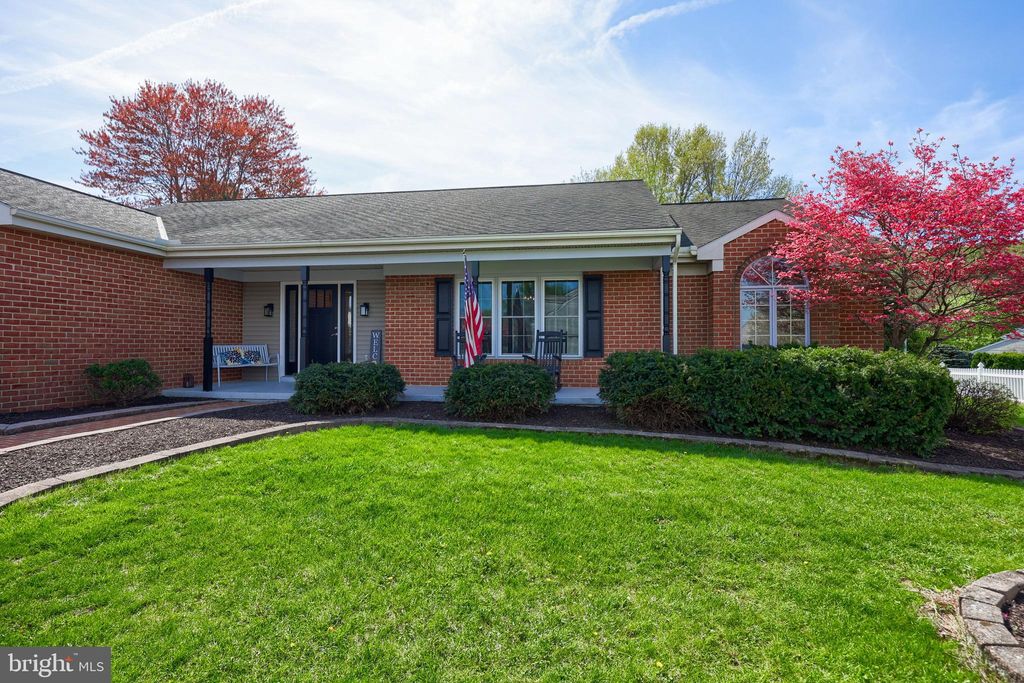 Photo of 55 Horseshoe Drive, EPHRATA, PA 17522 (MLS # PALA2068542)