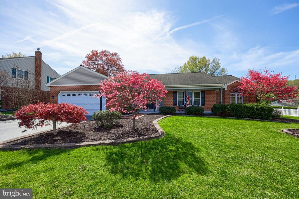 Photo of 55 Horseshoe Drive, EPHRATA, PA 17522 (MLS # PALA2068542)