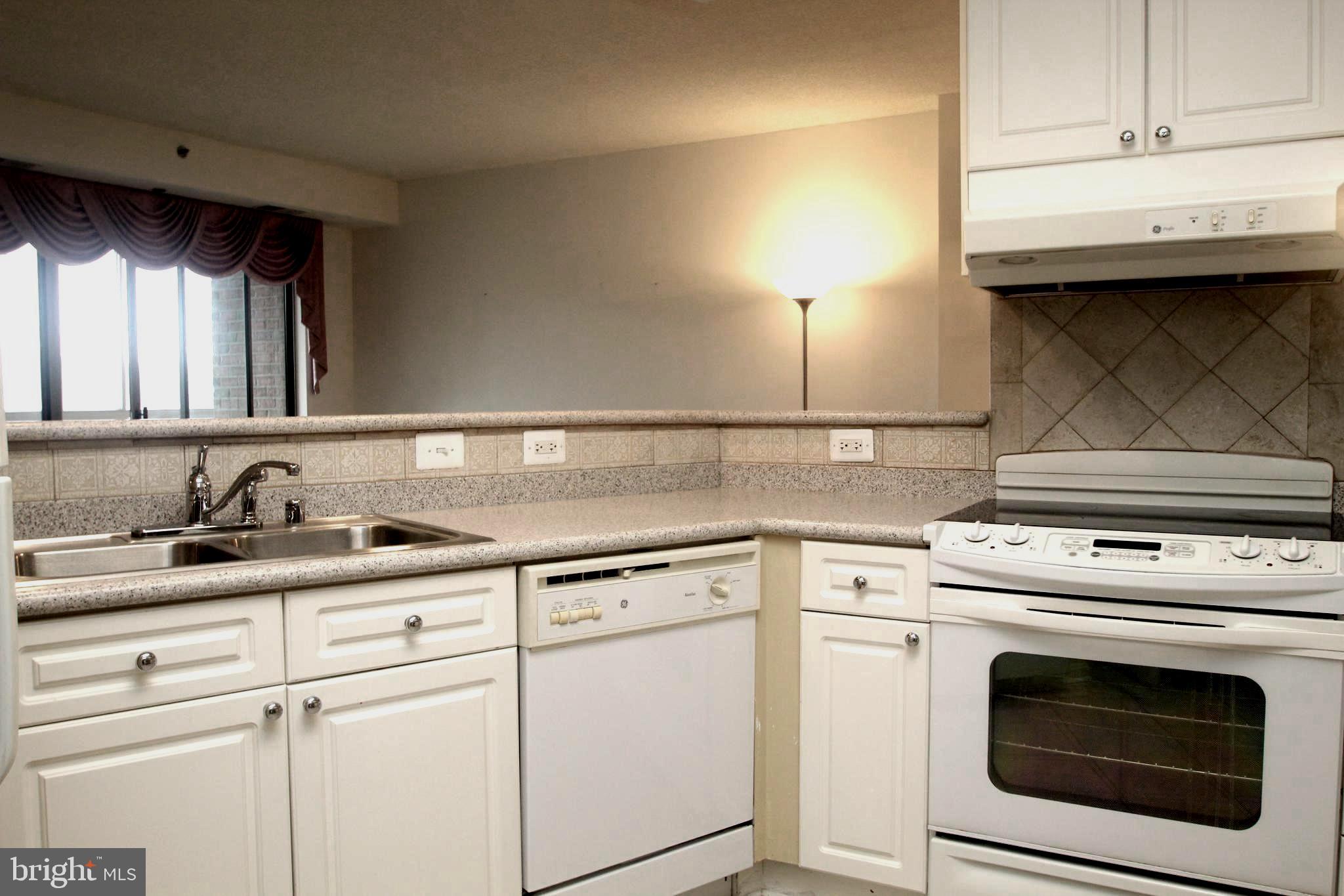 VANTAGE POINT EAST @ LEISURE WORLD - Residential Lease