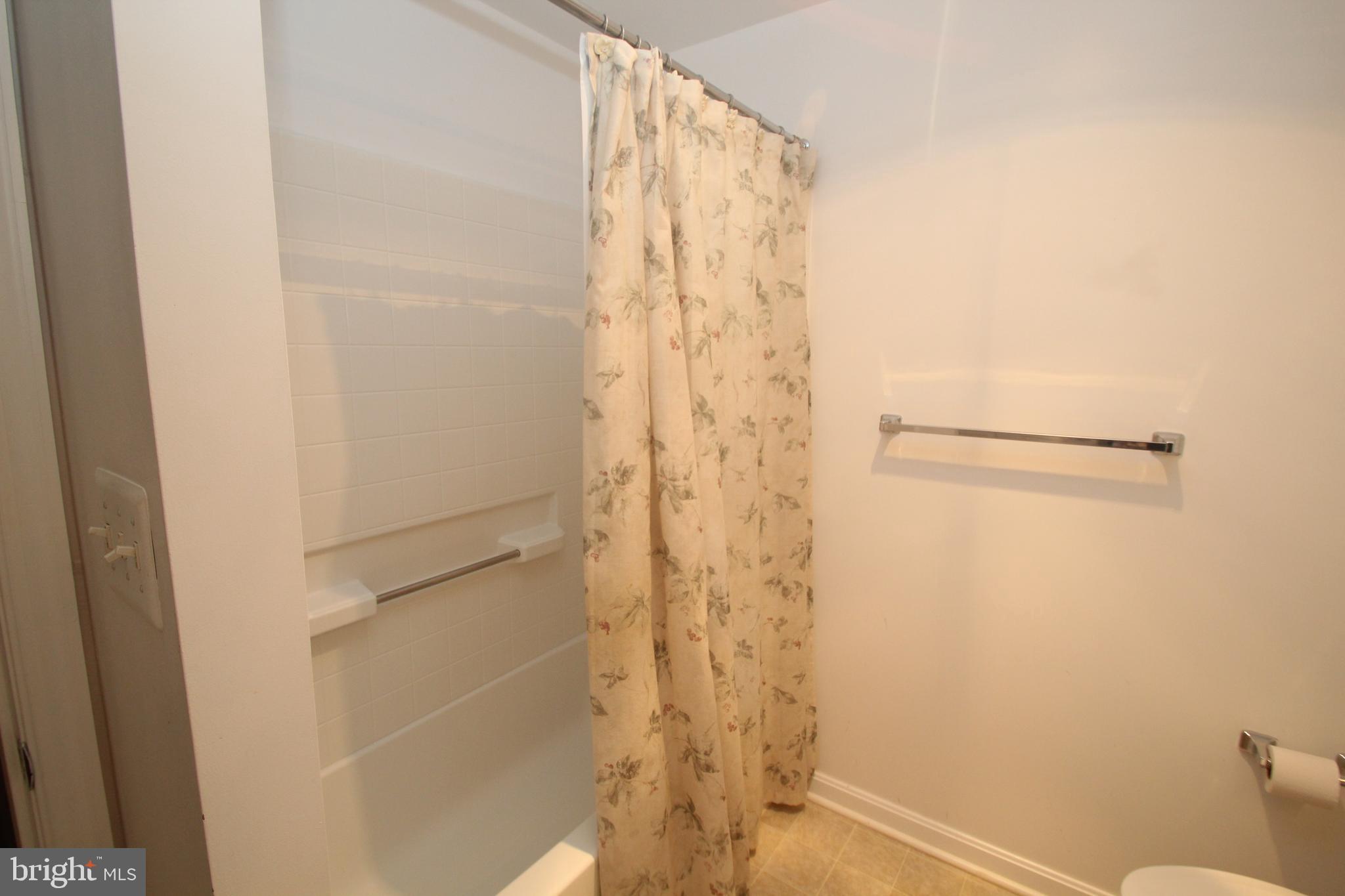 VANTAGE POINT EAST @ LEISURE WORLD - Residential Lease