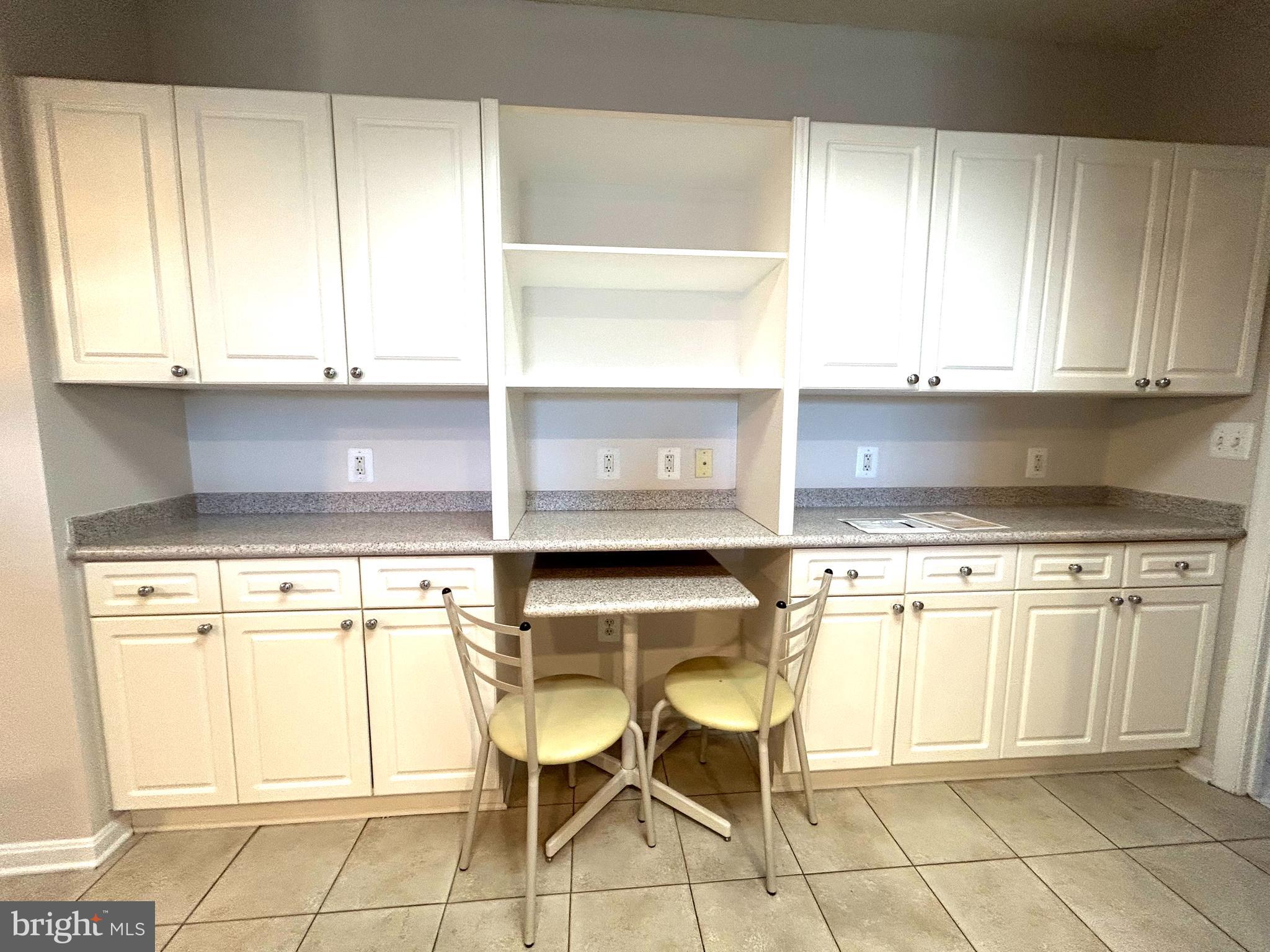 VANTAGE POINT EAST @ LEISURE WORLD - Residential Lease