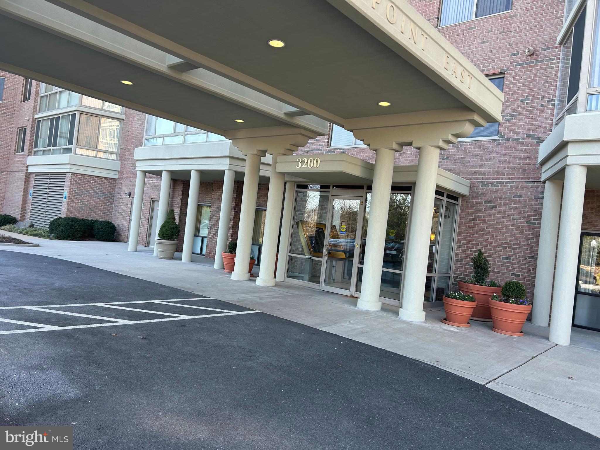 VANTAGE POINT EAST @ LEISURE WORLD - Residential Lease