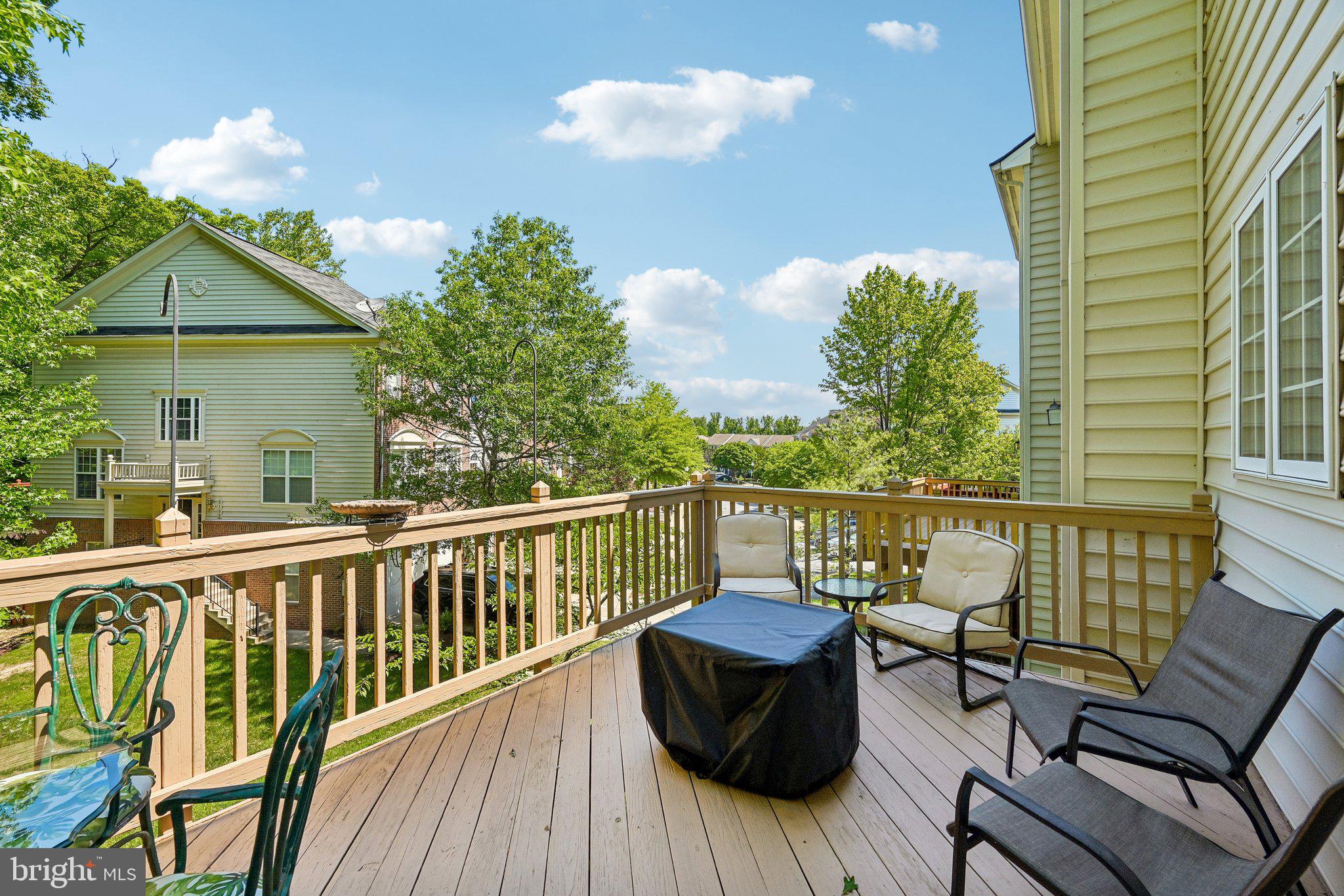 RUSSETT - Residential