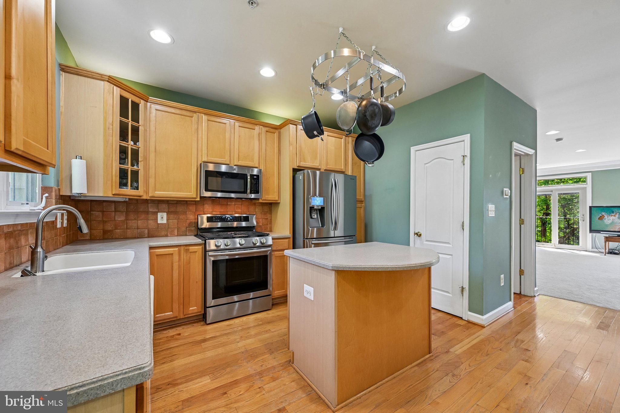 RUSSETT - Residential